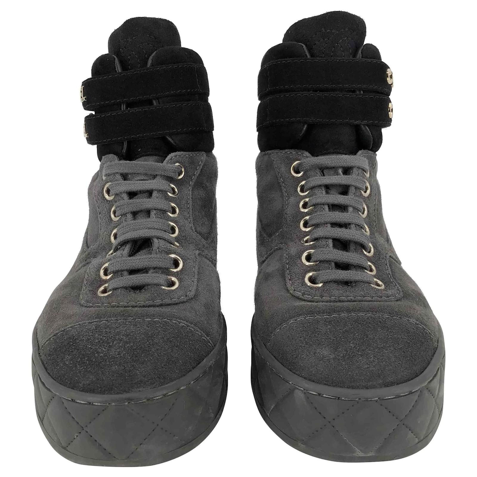 Sneakers Chanel Chanel Ankle Strap High Top Baskets in Grey Suede with Silver Chanel Letters