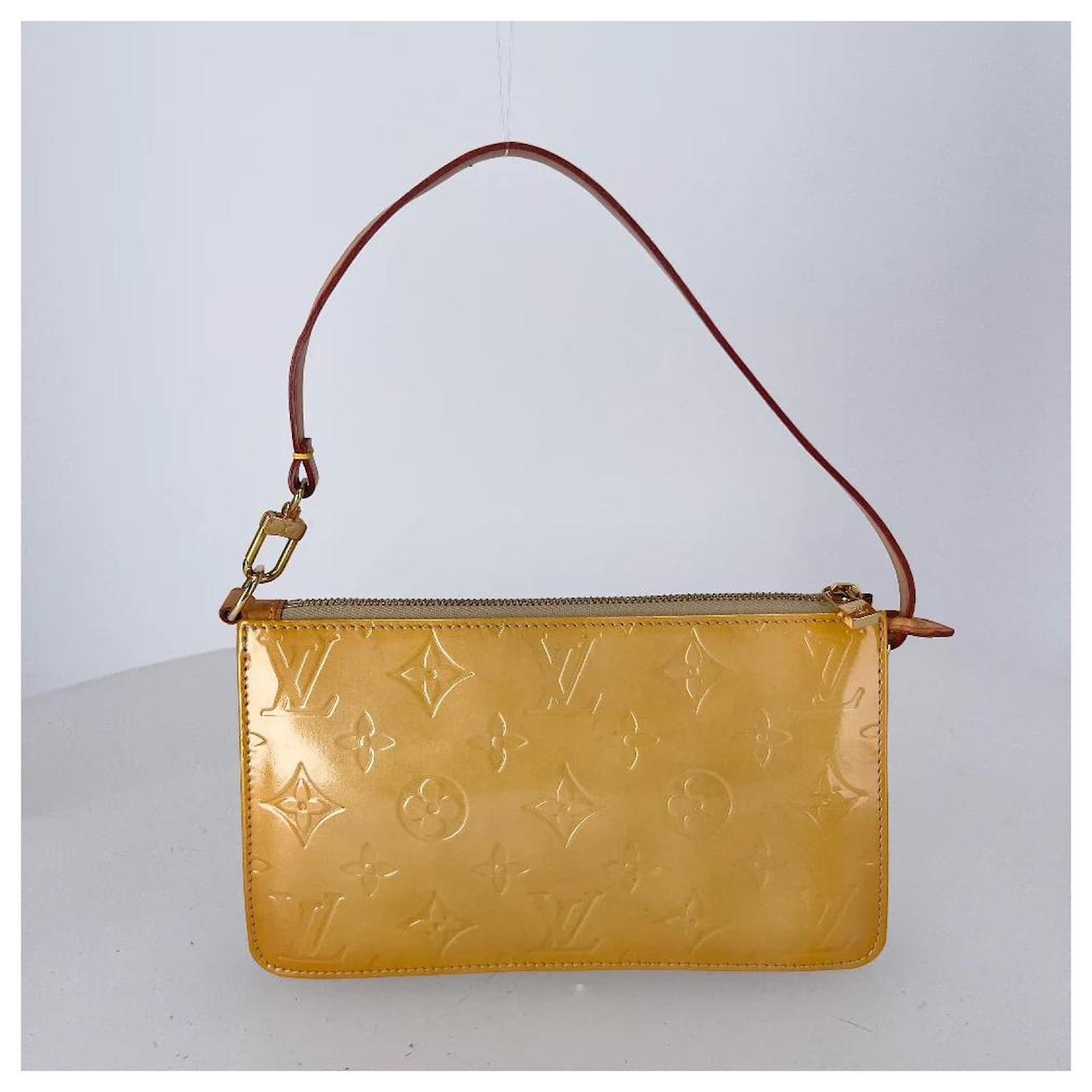 Yellow Leather Louis Vuitton Lexington Pochette ref.718844 - Joli