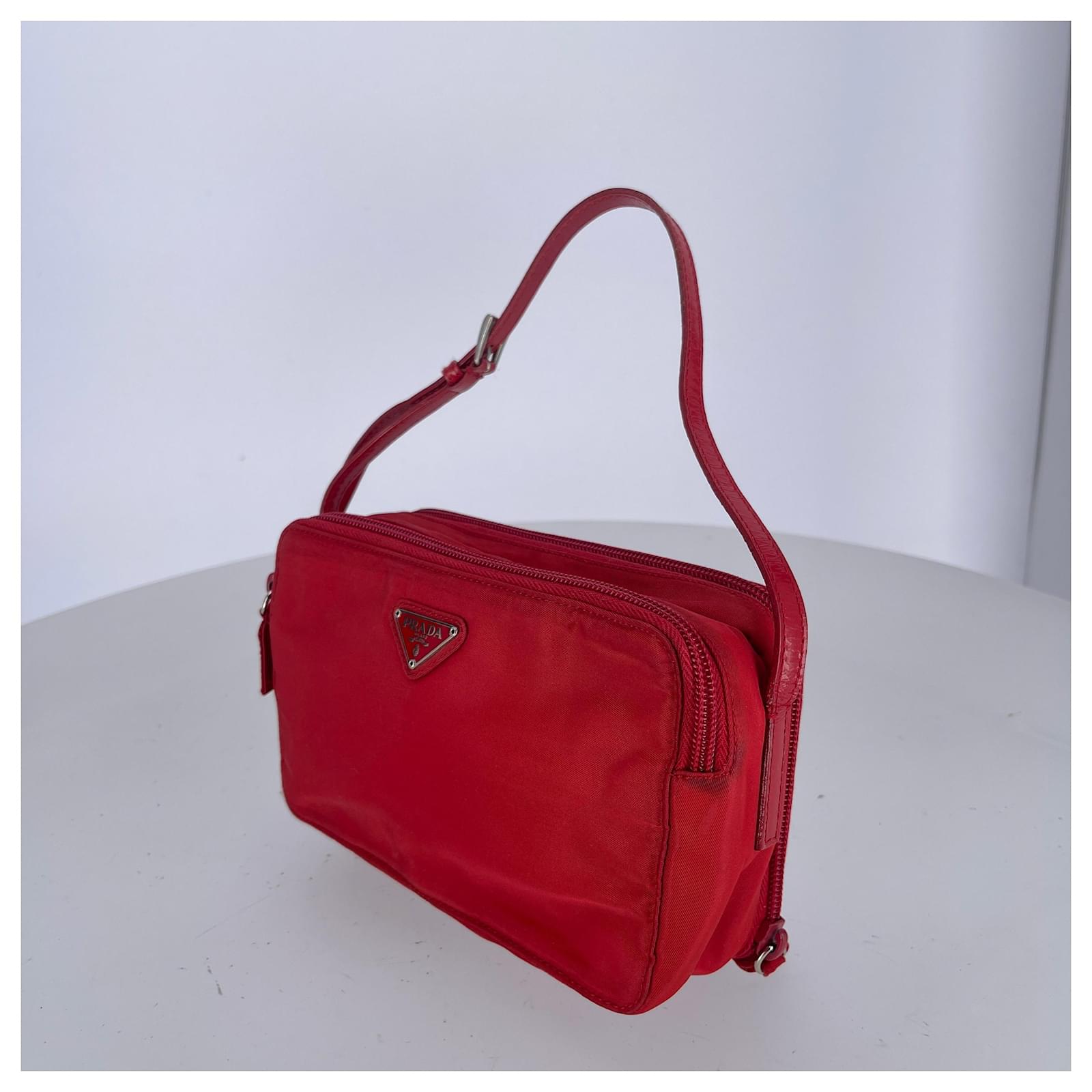 Prada Red Nylon Handbag ref.719202 - Joli Closet