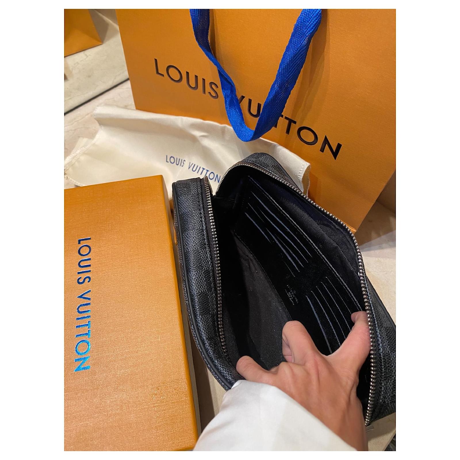 Shop Louis Vuitton DAMIER GRAPHITE 2019 Cruise Kasai Clutch