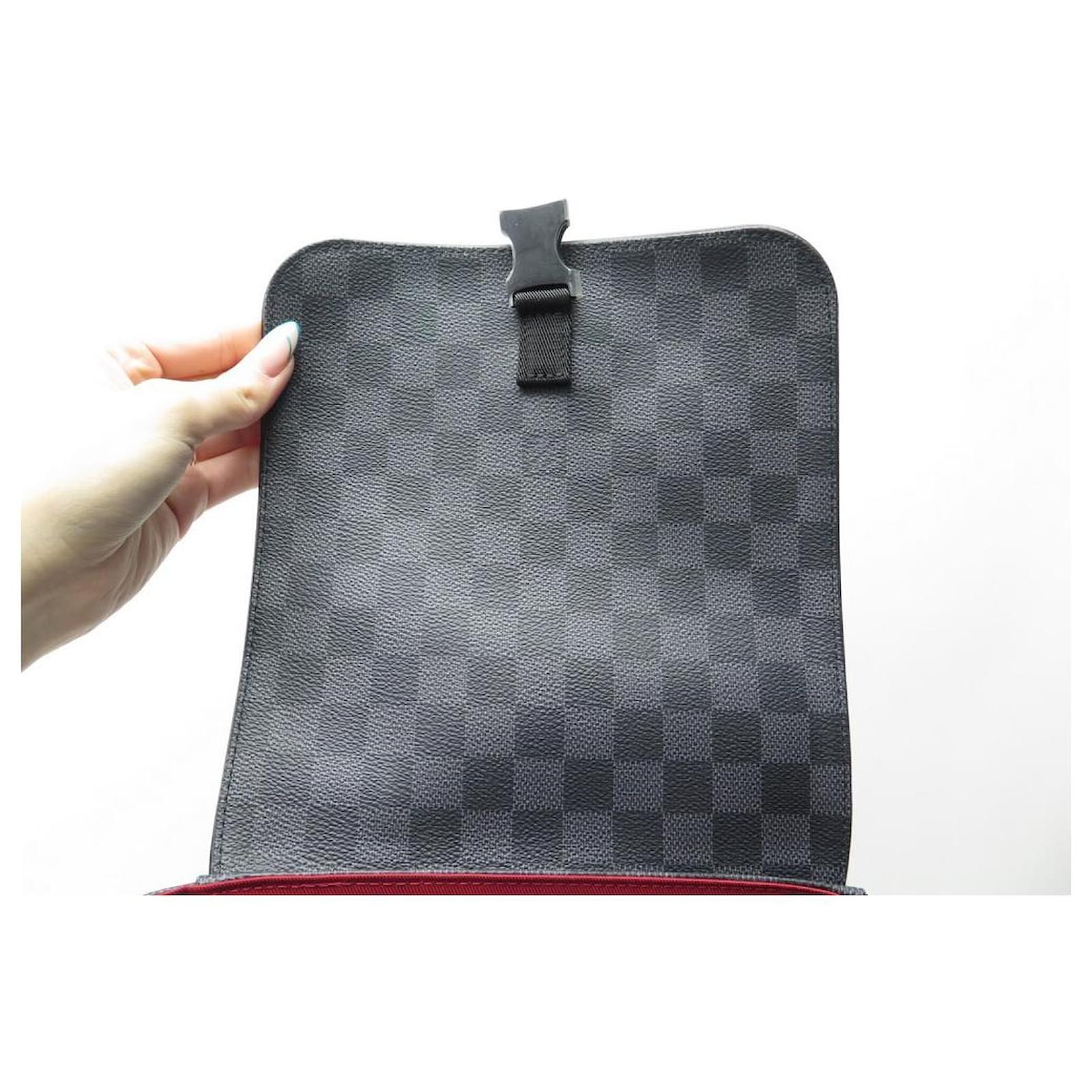 NEW LOUIS VUITTON UTILITY N BACKPACK40279 CHECKED GRAPHITE CANVAS BACKPACK  BAG Grey Leather ref.721668 - Joli Closet