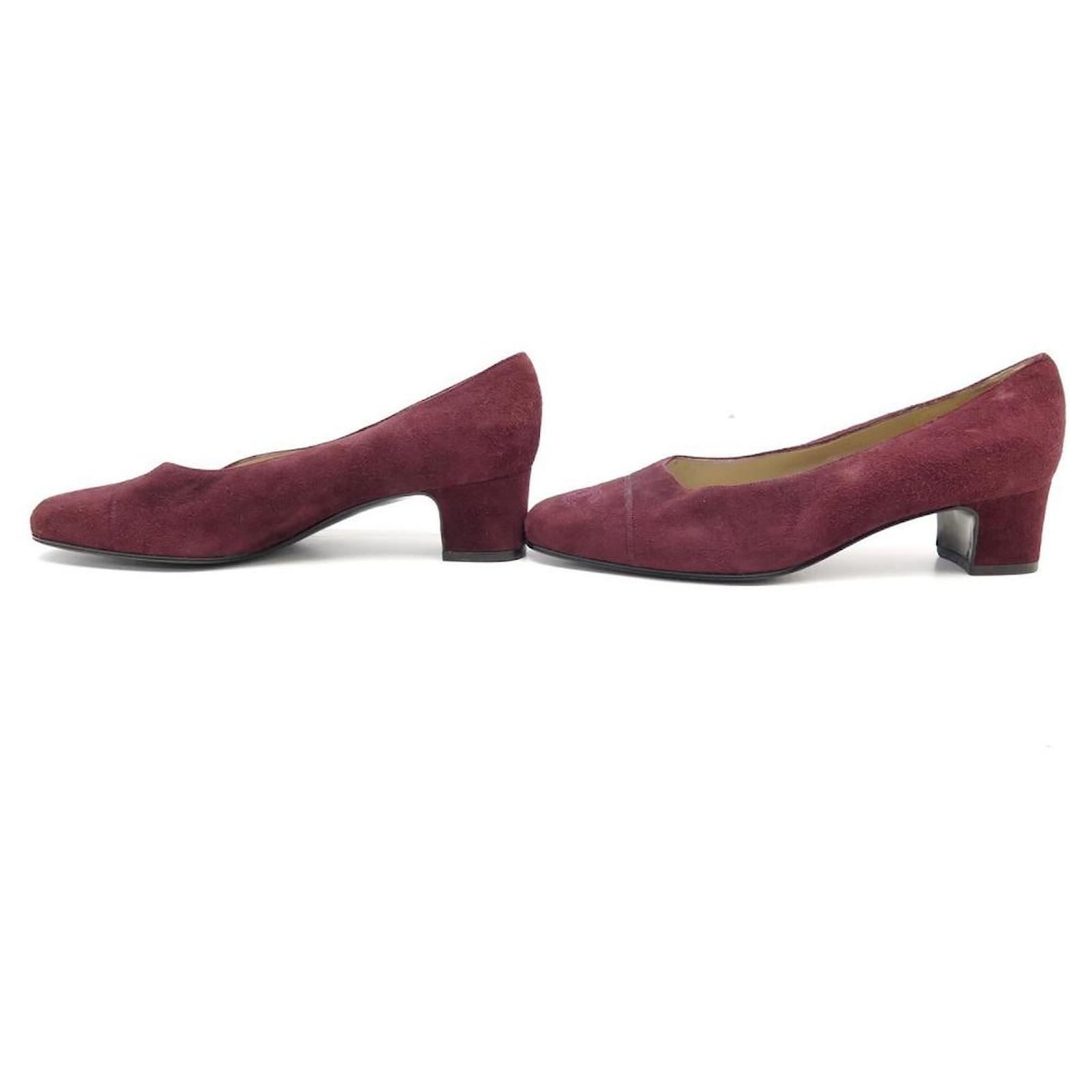 VINTAGE CHANEL SHOES PUMPS LOGO CC EMBROIDERED IN BURGUNDY SUEDE SUEDE SHOES  Dark red ref.728425 - Joli Closet