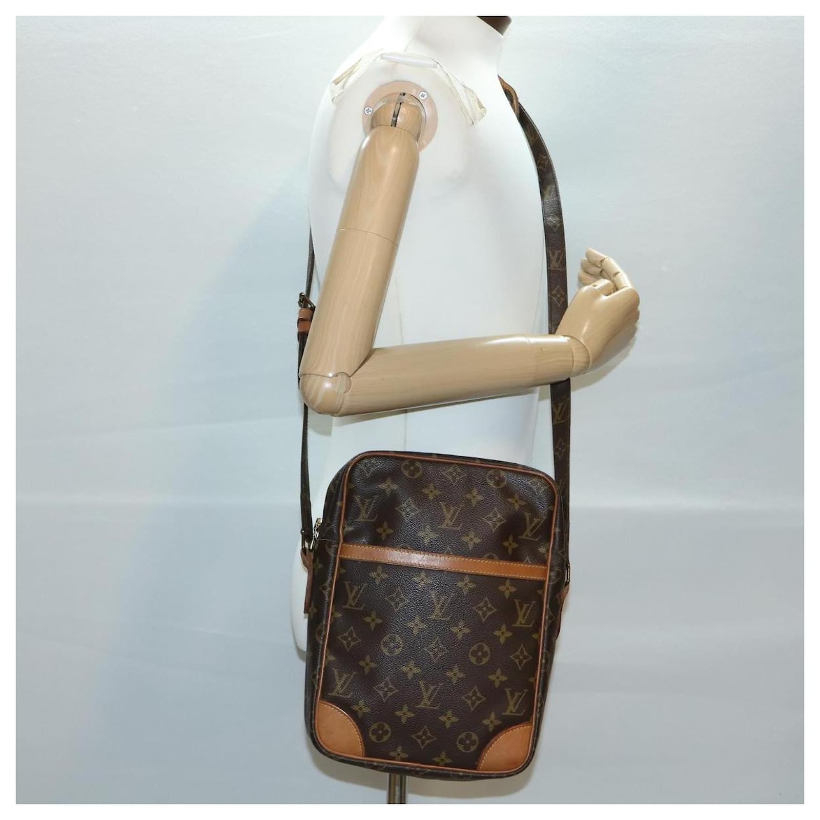 LOUIS VUITTON Monogram Danube MM Shoulder Bag M45264 LV Auth 33023 Cloth  ref.728948 - Joli Closet