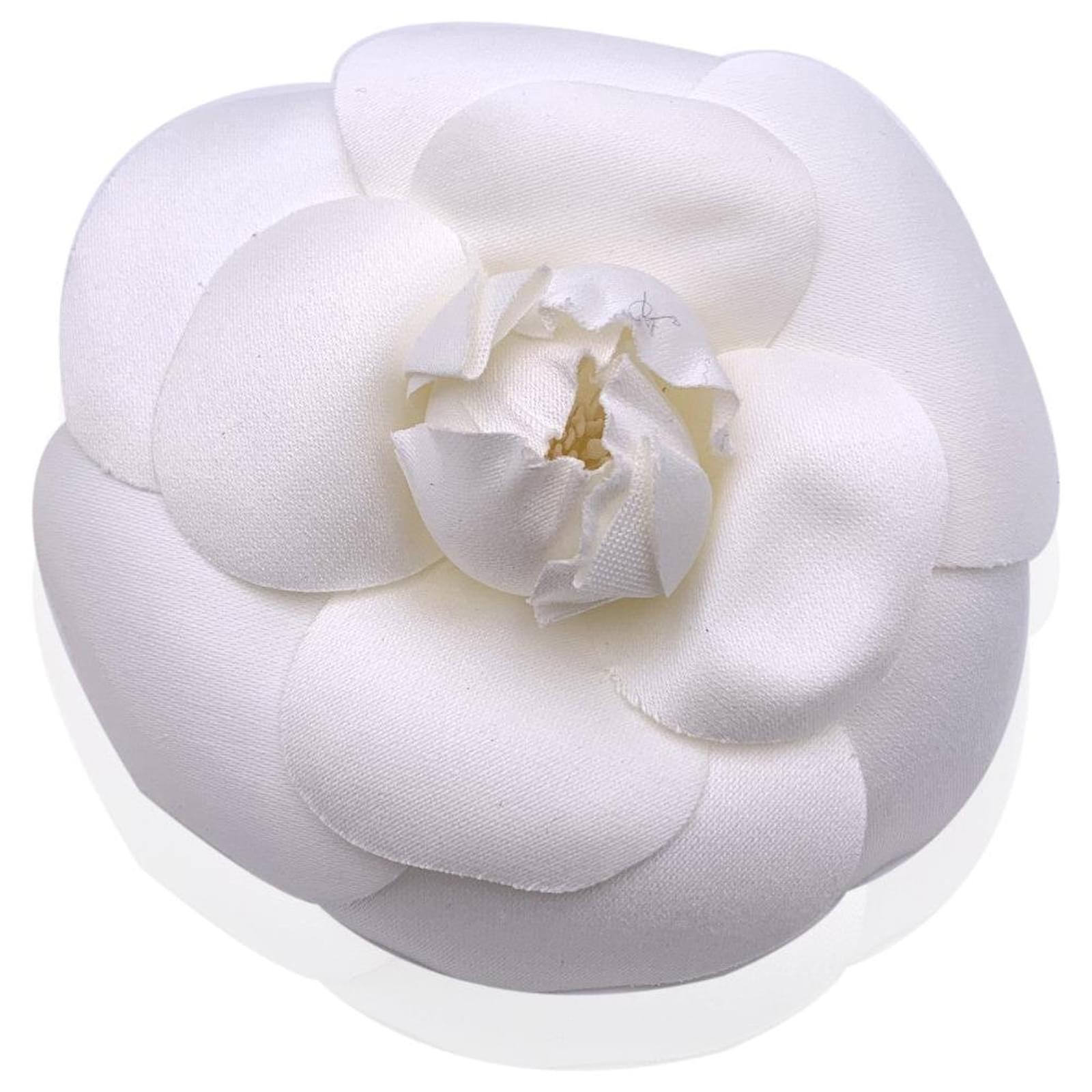 Broche Chanel Camélia Vintage