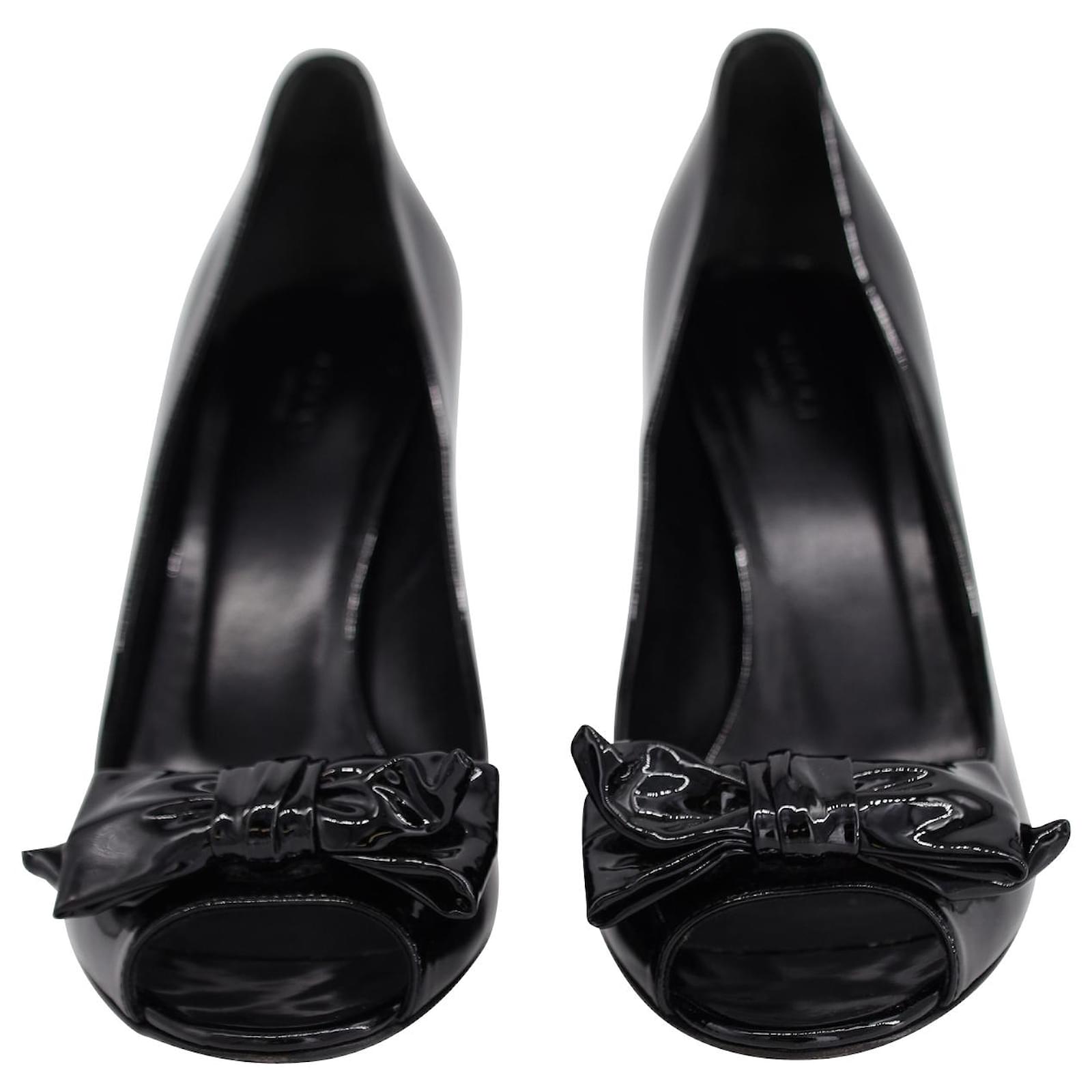 Gucci Vernice Crystal Bow Detailed Peep Toe Pumps in Black Patent ...