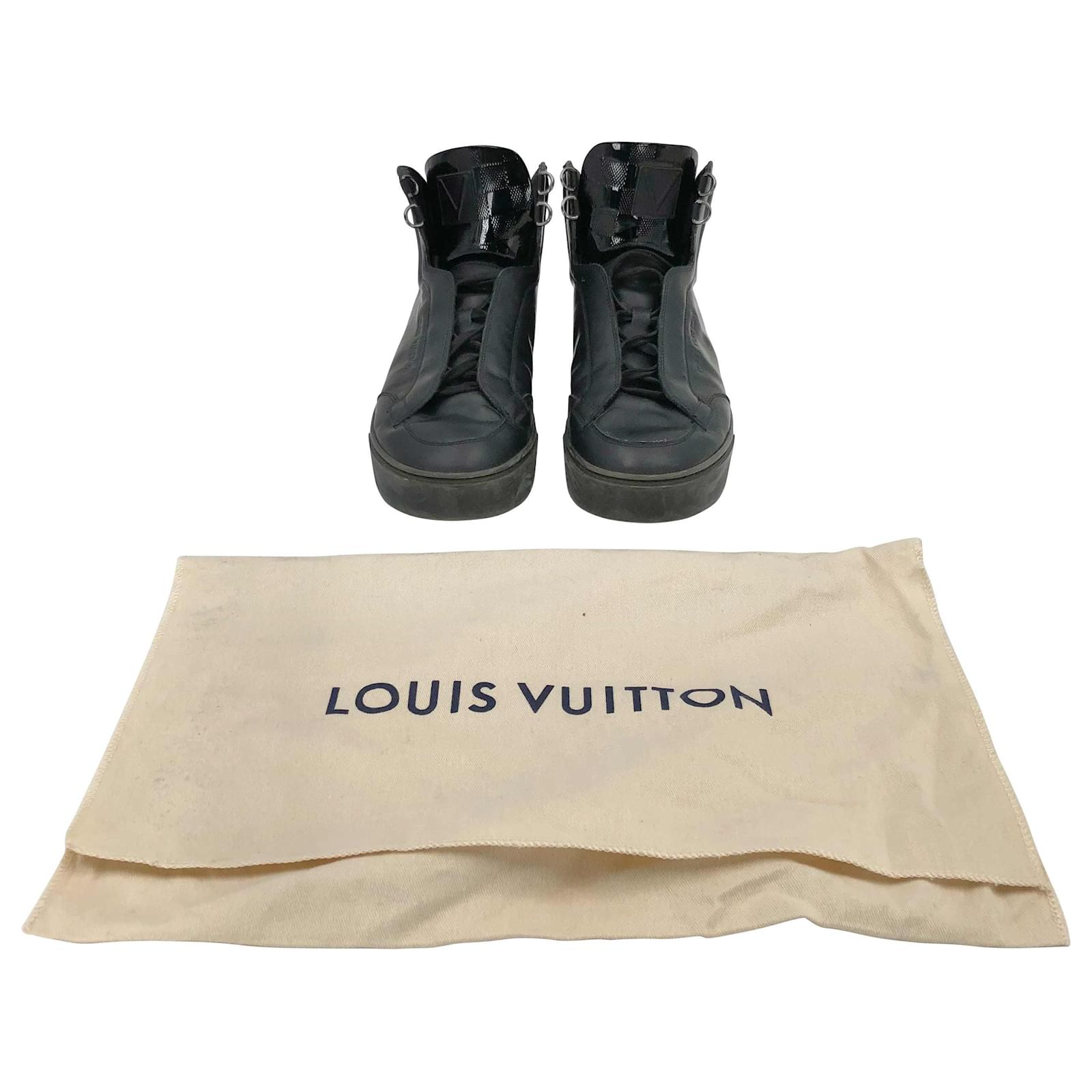 Louis Vuitton hi-top sneakers in black leather ref.732577 - Joli