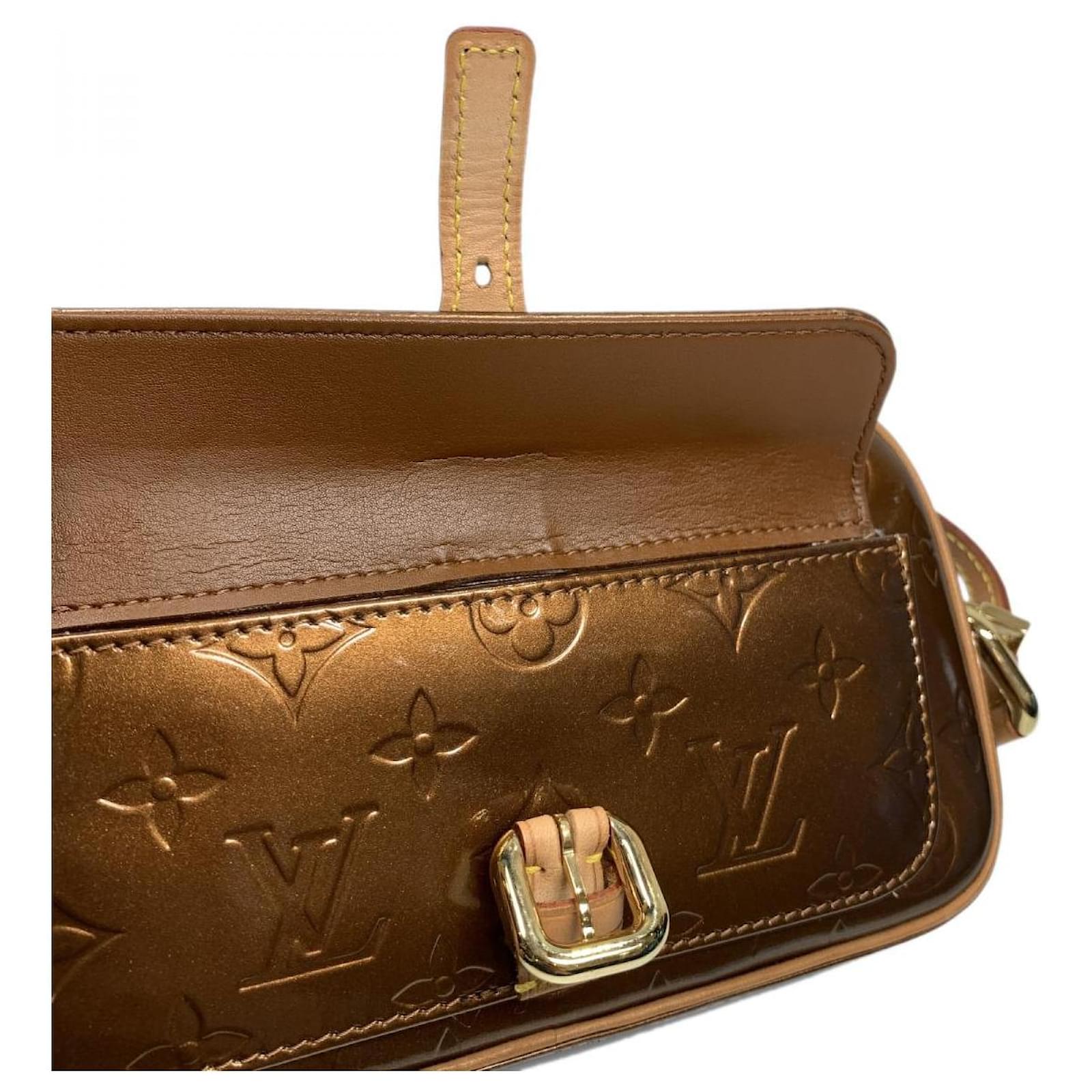 Louis Vuitton Vernis Christie MM Shoulder Bag Brown Patent leather  ref.180790 - Joli Closet