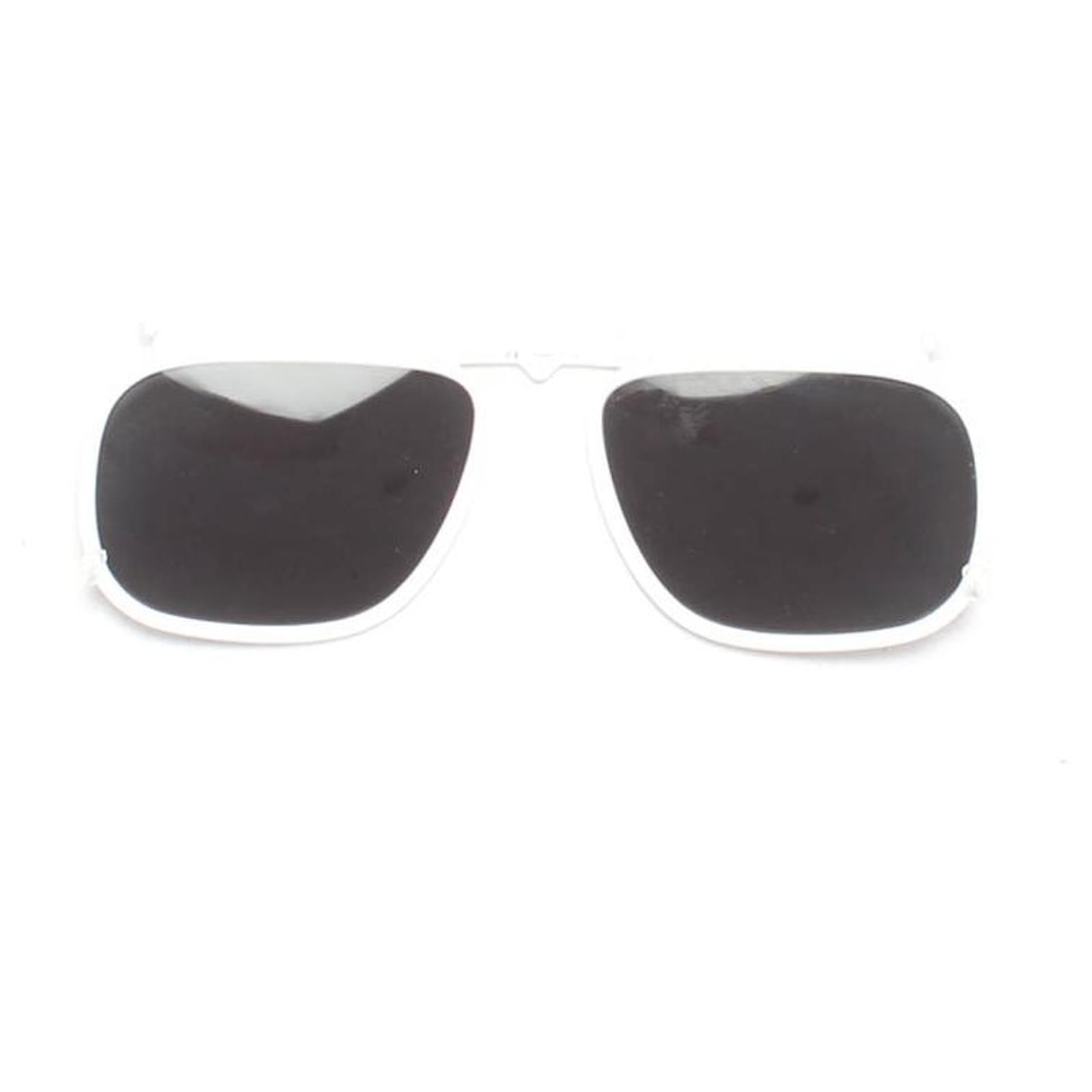 Louis Vuitton Monogram Clip-On Sunglasses White Metal ref.621022 - Joli  Closet