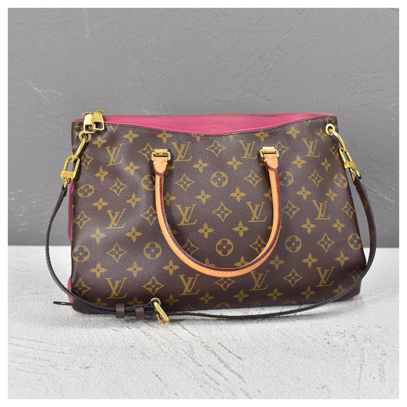 Louis Vuitton Monogram Pallas MM Brown Cloth ref.733730 - Joli Closet