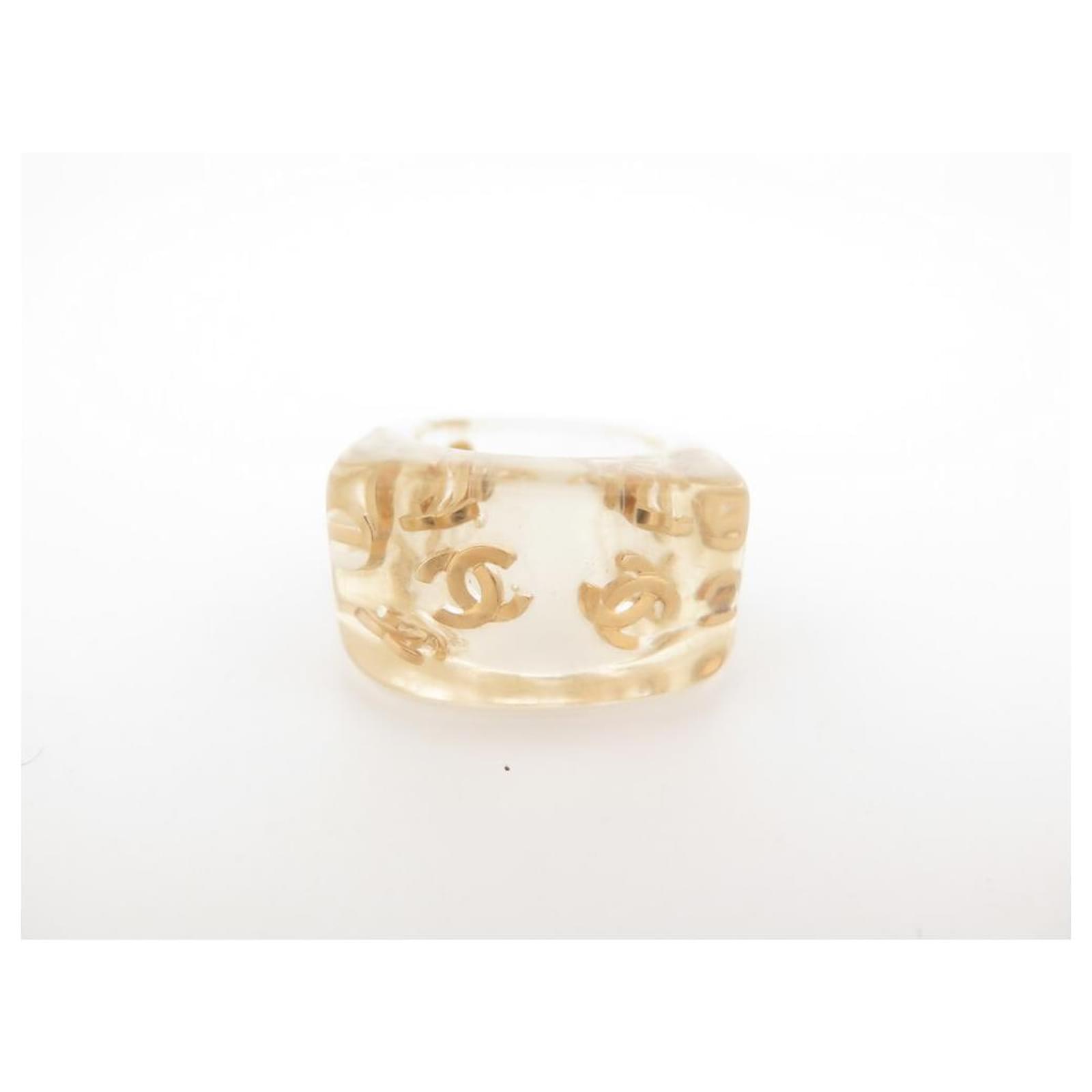 CHANEL RING LOGO CC GOLD SIZE 53 IN TRANSPARENT RESIN 7 RING GRAMS  ref.736038 - Joli Closet