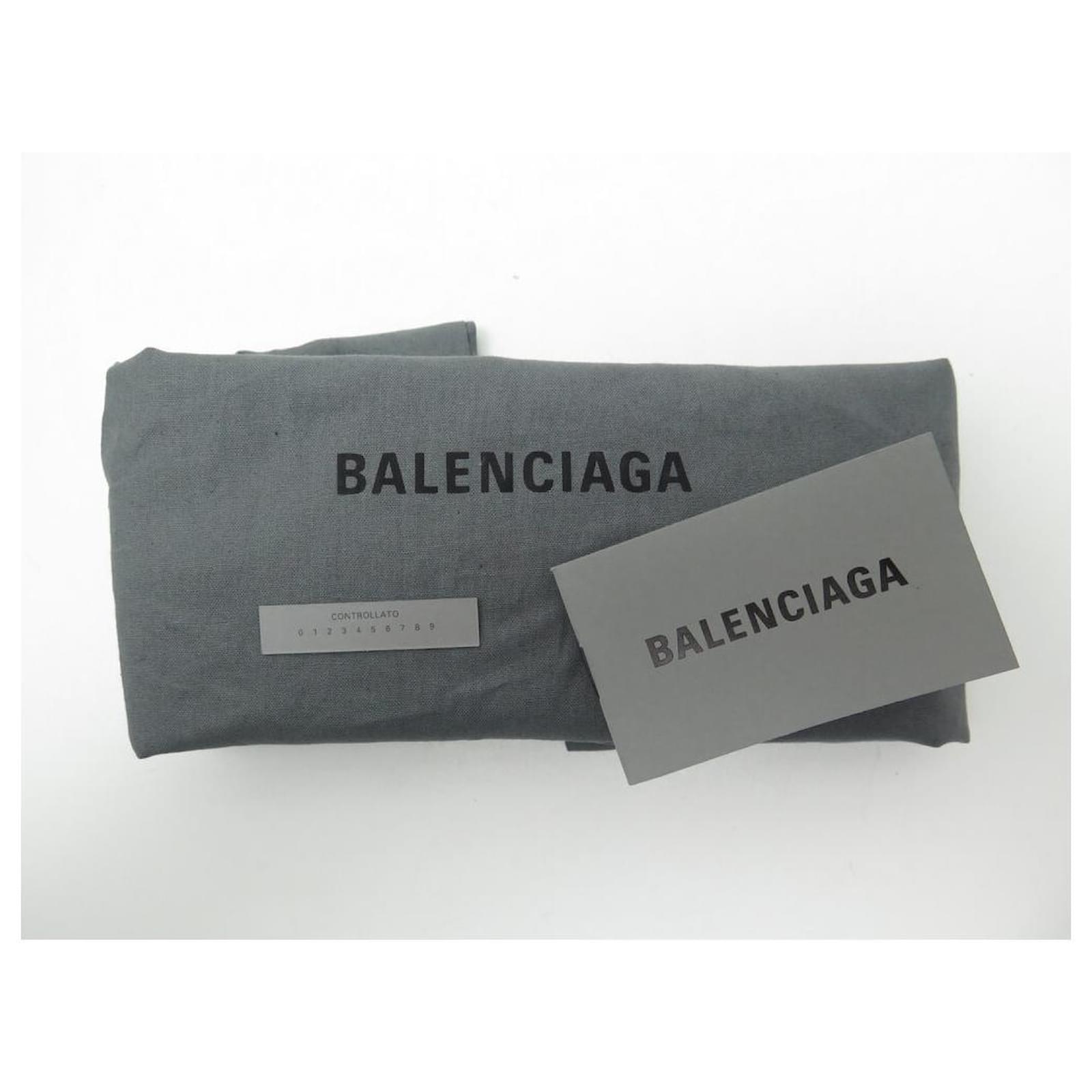 Balenciaga dust hot sale bag fake