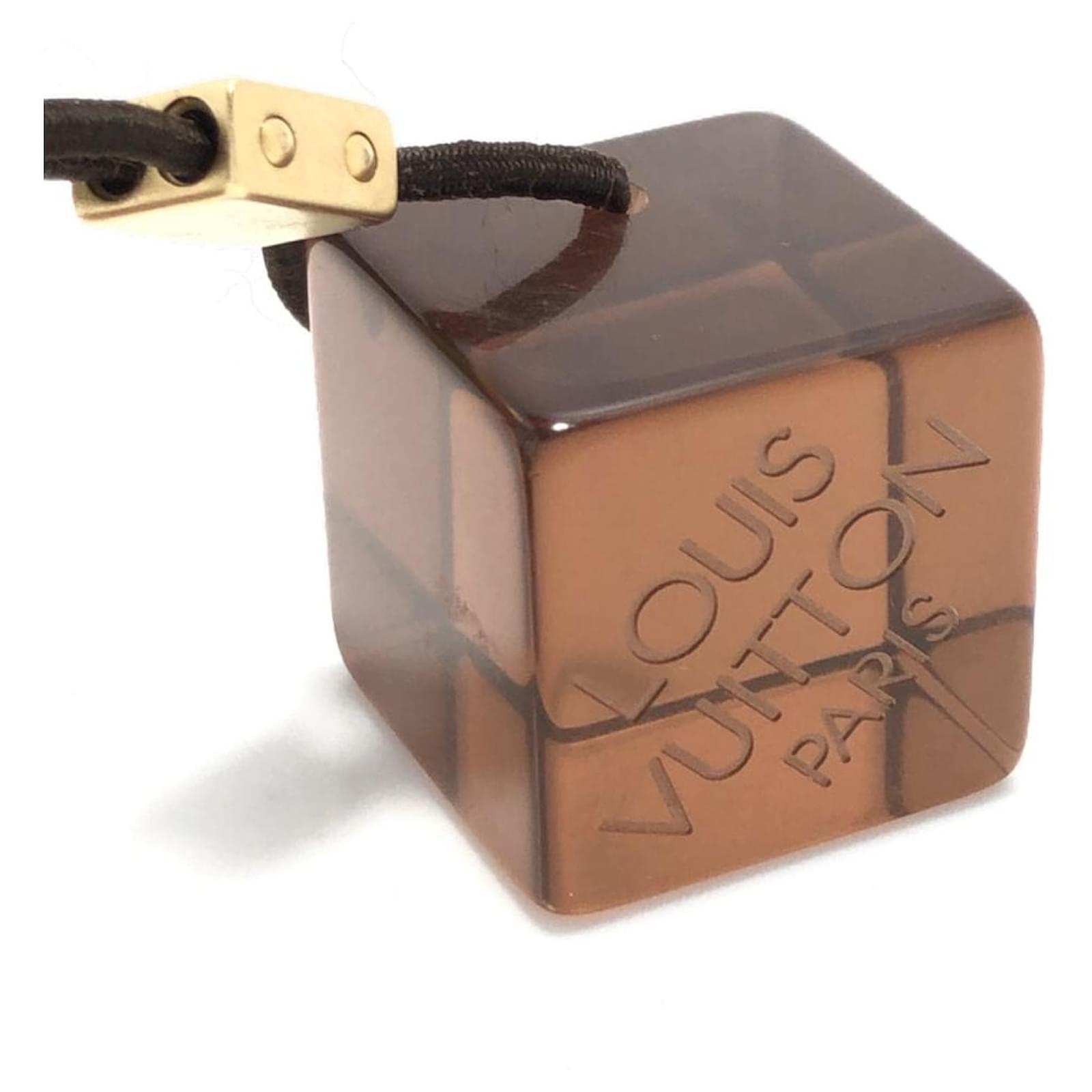 Louis Vuitton Hair cube Brown Plastic ref.738477 - Joli Closet