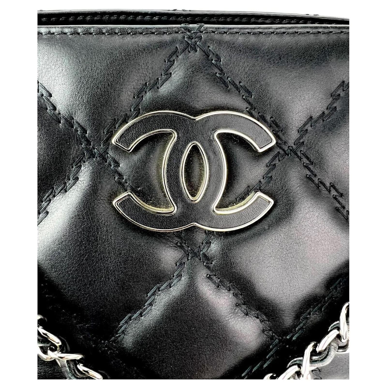 Chanel Chanel Double Stitch Hamptons Shopping Black Lambskin Tote  ref.739589 - Joli Closet
