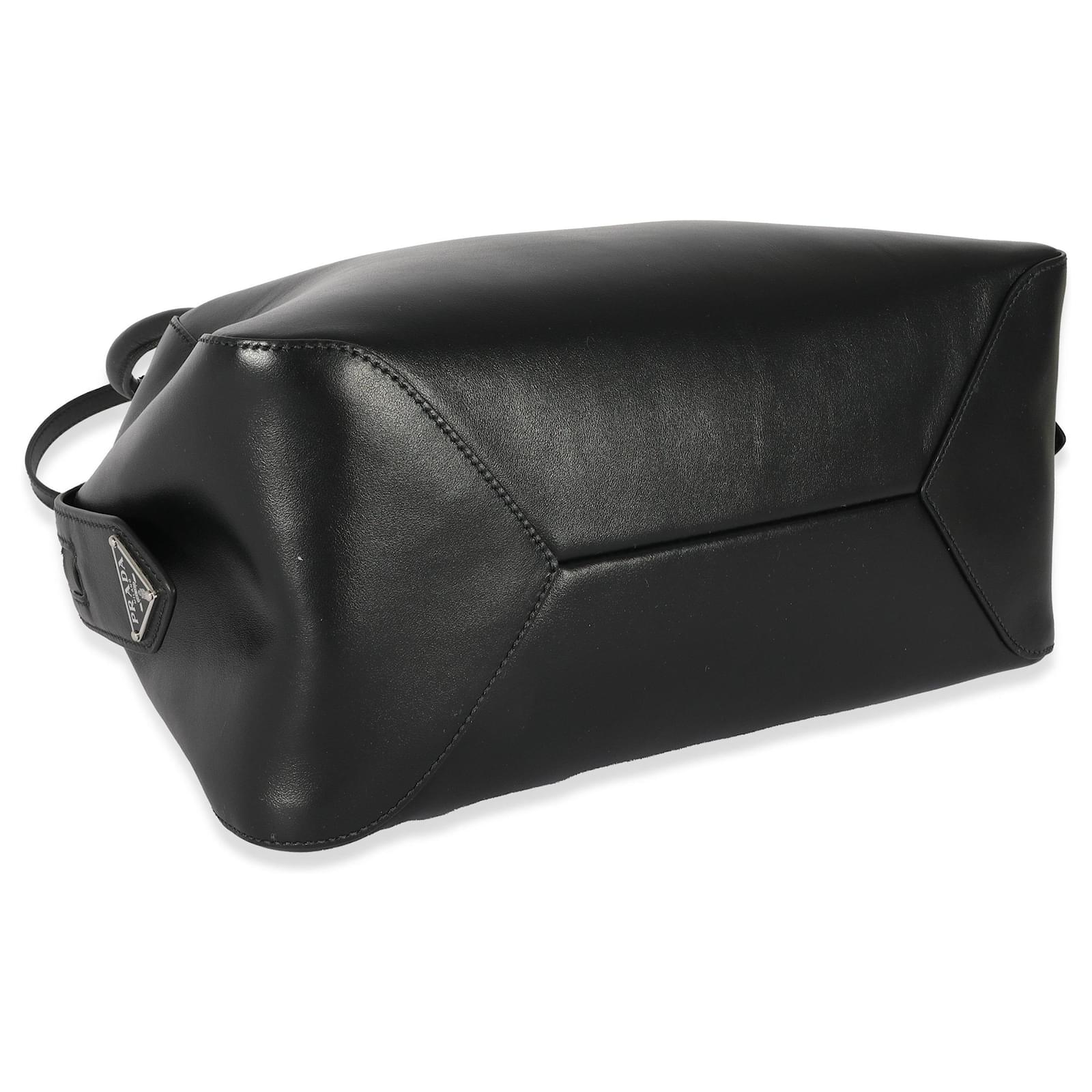 Prada Black Leather Medium Supernova Bag ref.740111 - Joli
