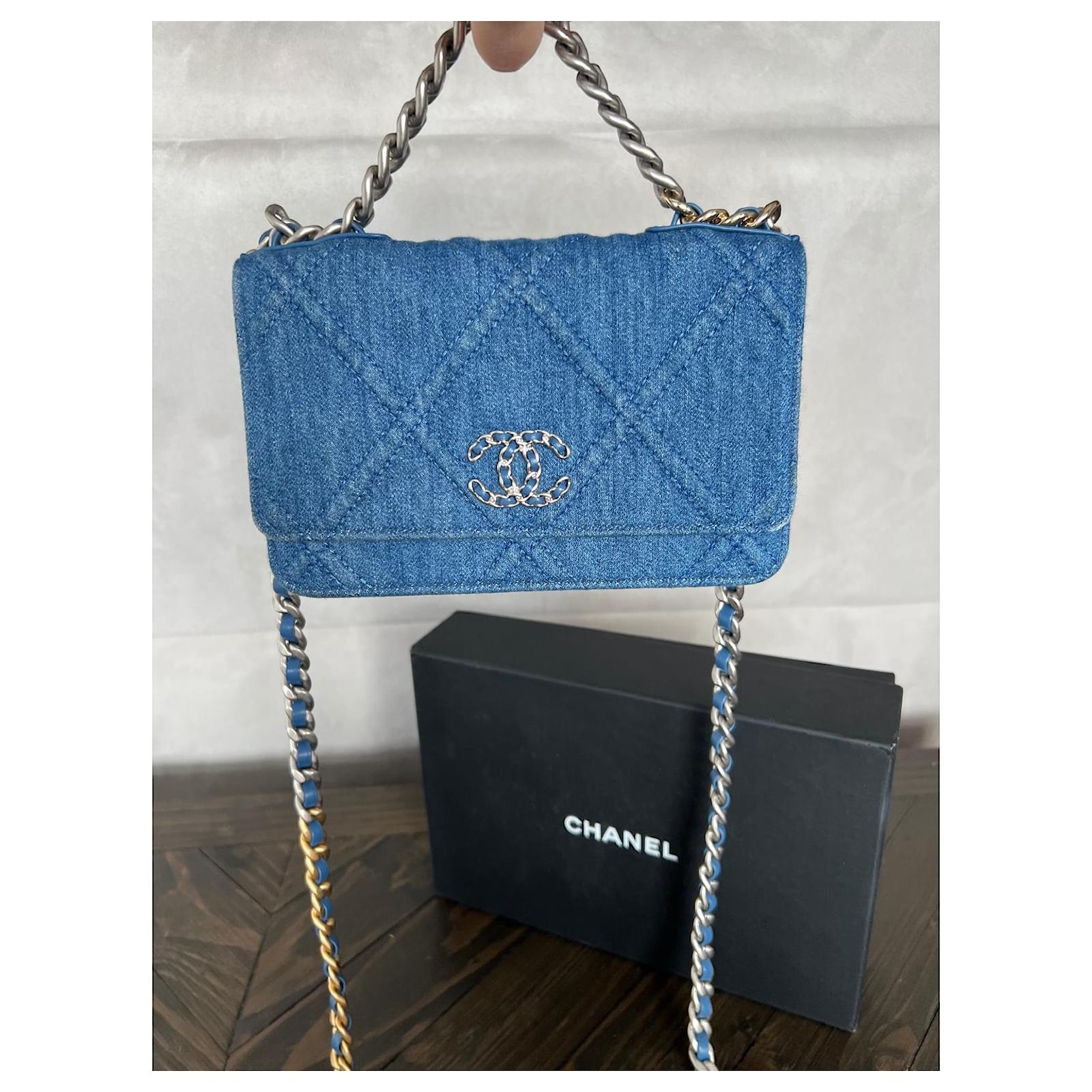 Chanel Light Blue Quilted Denim 19 Wallet On Chain Gold and Ruthenium  Hardware, 2022. ref.743470 - Joli Closet
