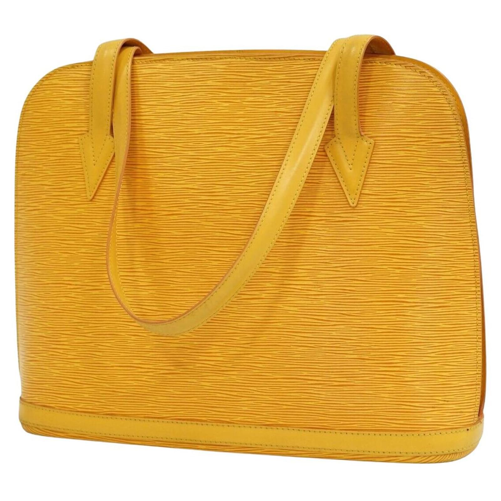 Louis Vuitton Lussac Yellow Leather ref.752658 - Joli Closet