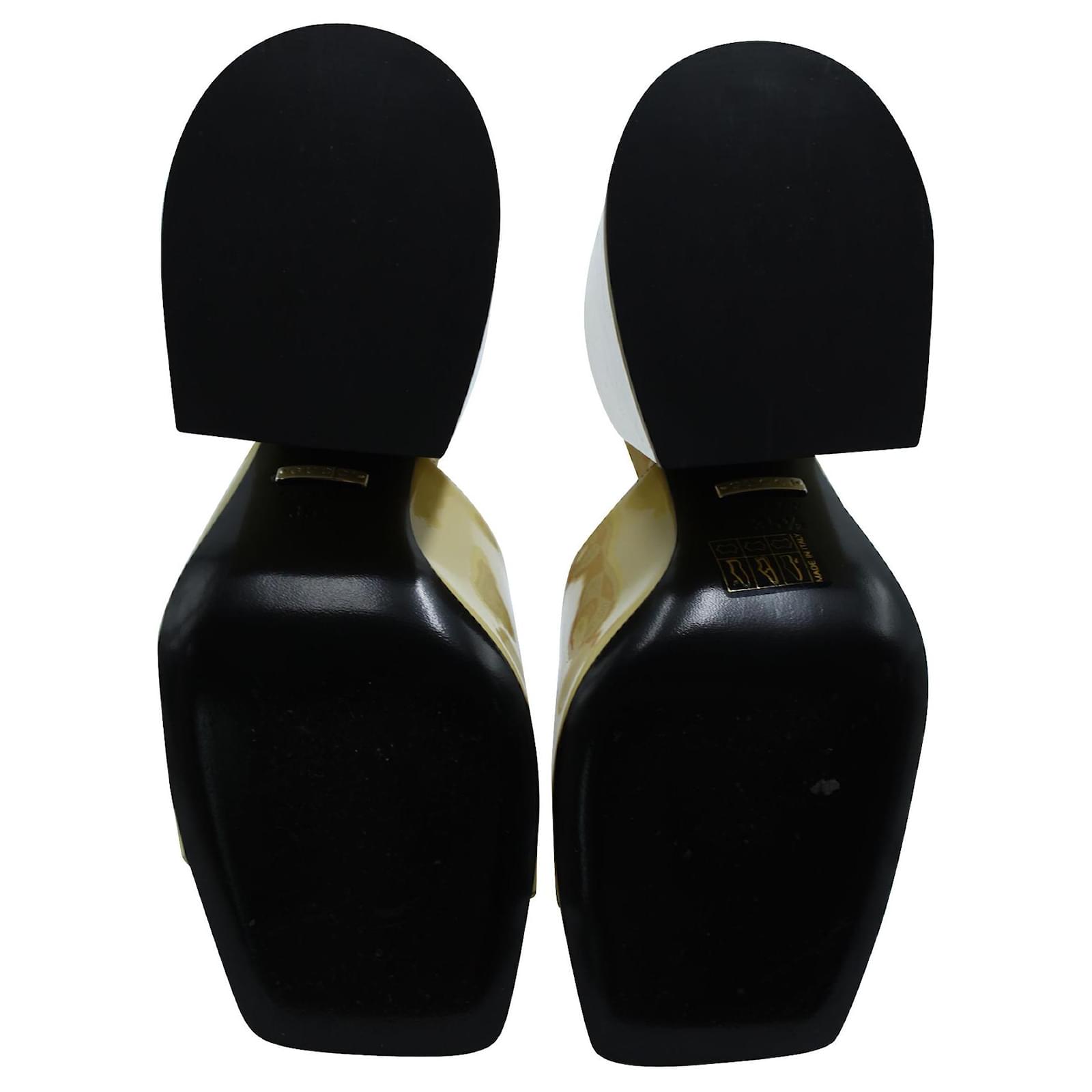 Gucci Pastel Yellow Patent Leather HorsebitDetailed Mules ref.754032