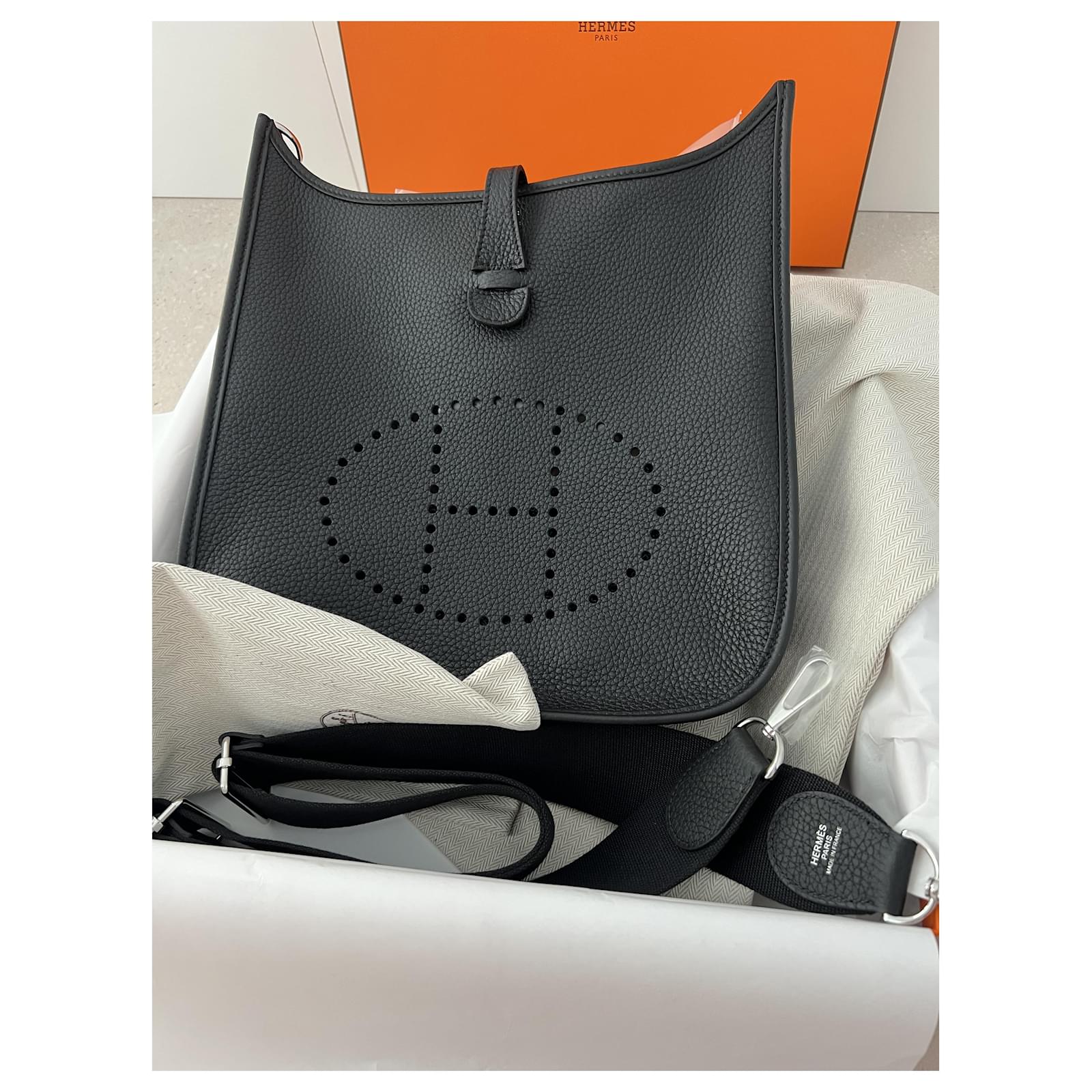 Evelyne Hermès Evelyn bag 29 Black Silver hardware Leather ref.224506 -  Joli Closet