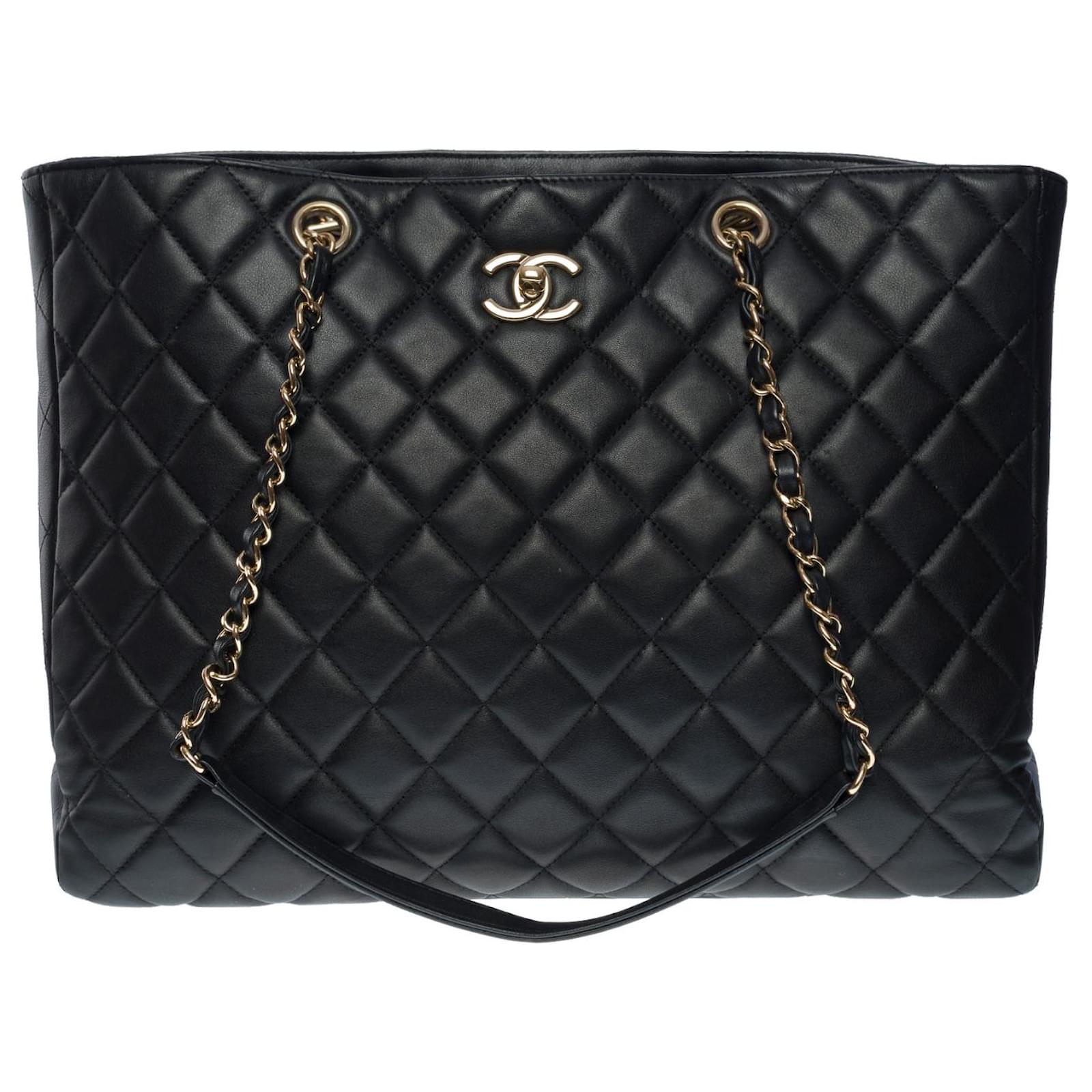 Chanel Handbags Black Leather ref.758838 - Joli Closet