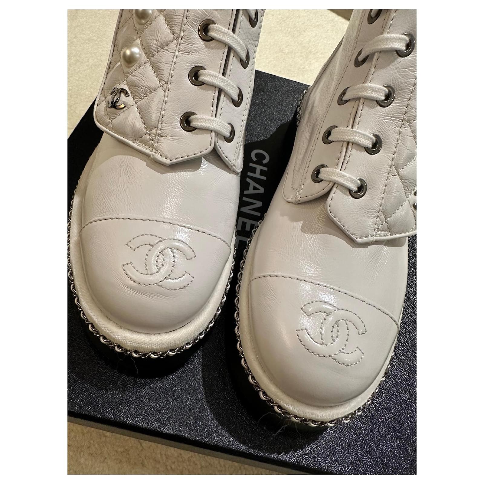Chanel pearl combat boots White Leather ref.760151 - Joli Closet