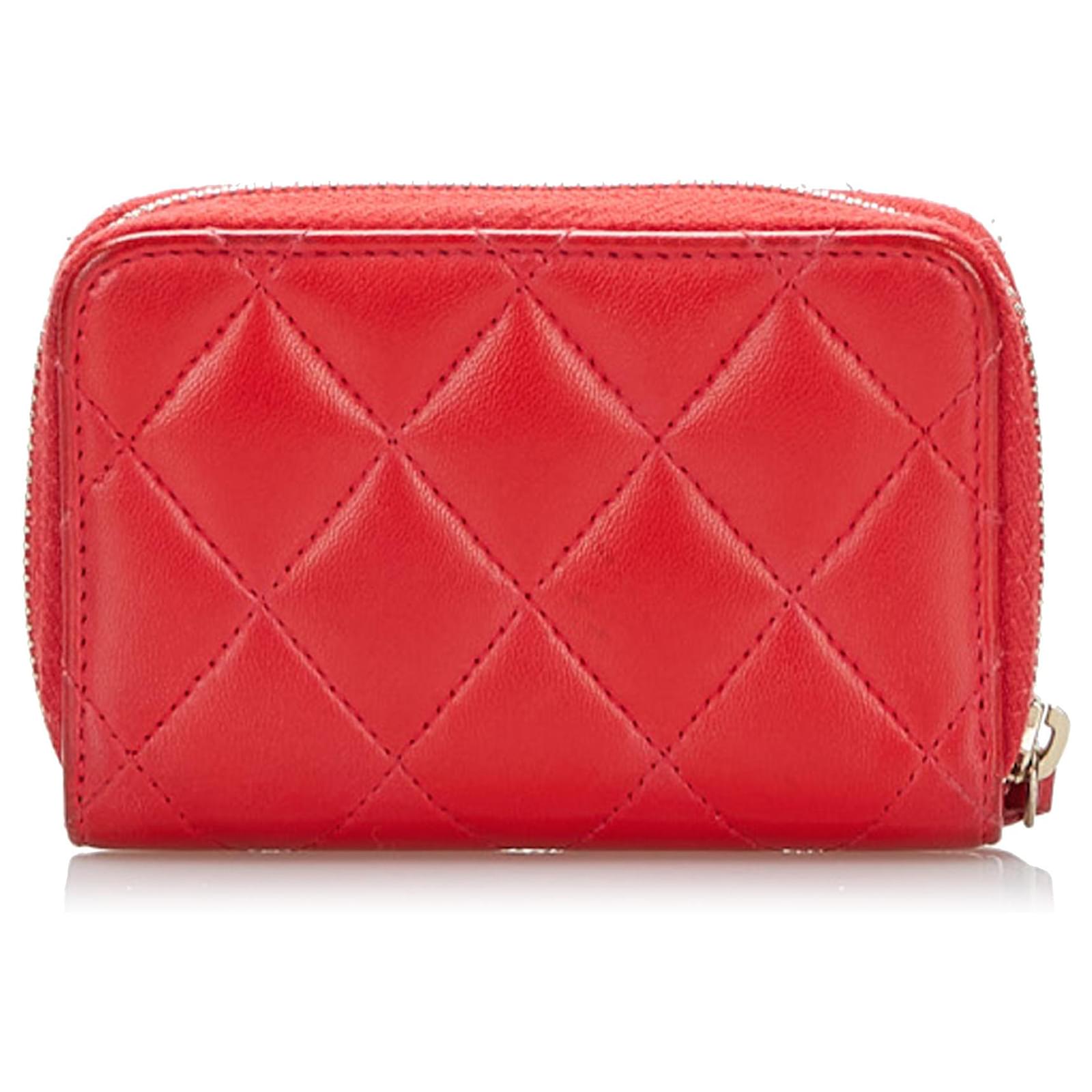 Chanel Red CC Lamskin Coin Pouch Leather ref.764045 - Joli Closet