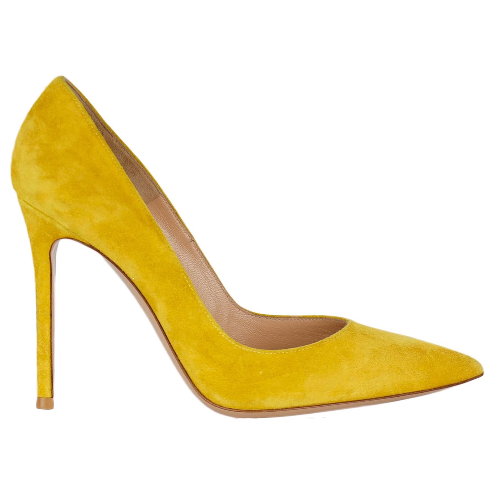 gianvito rossi yellow pumps