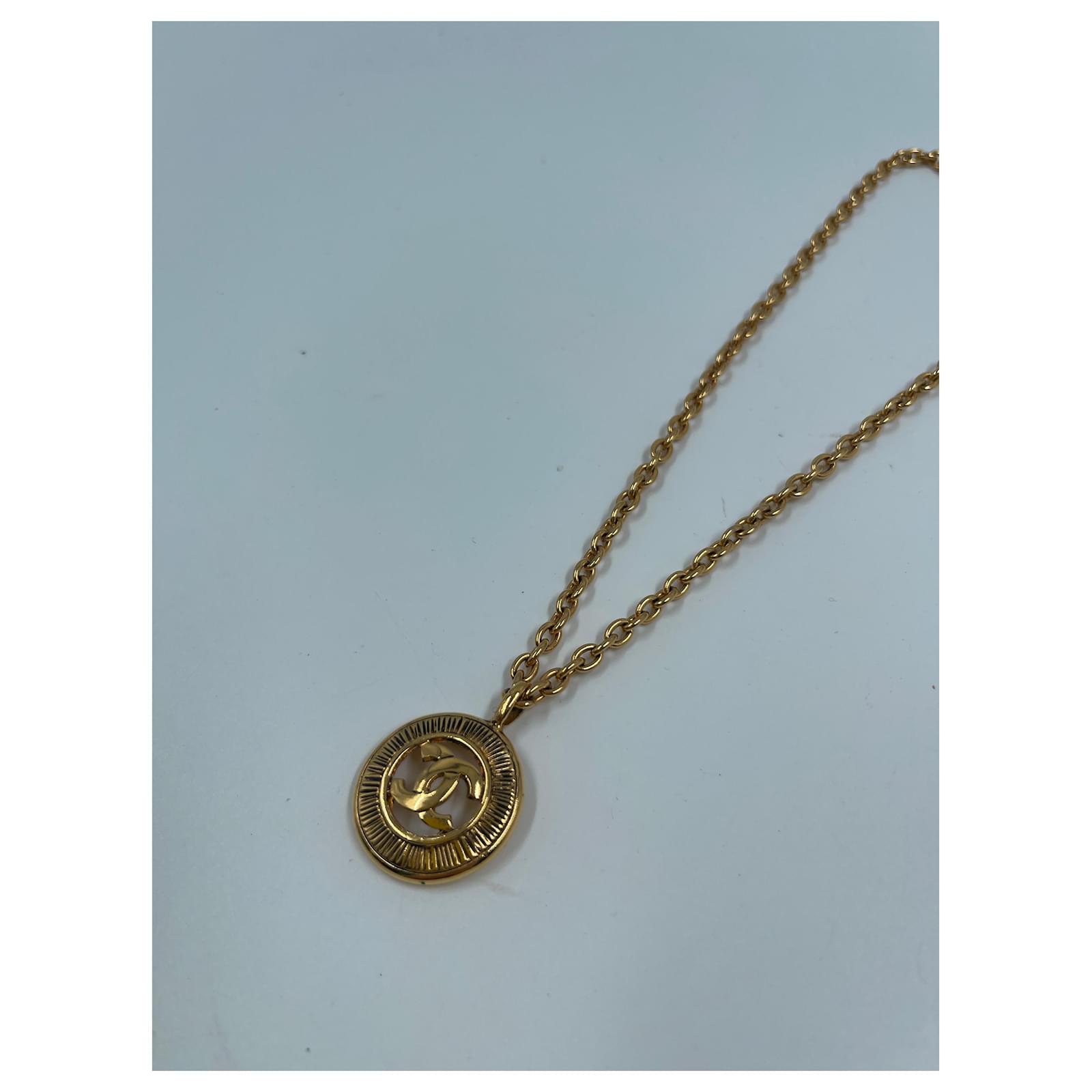 Gold-Toned ChanelNecklace Golden Metal ref.777948 - Joli Closet