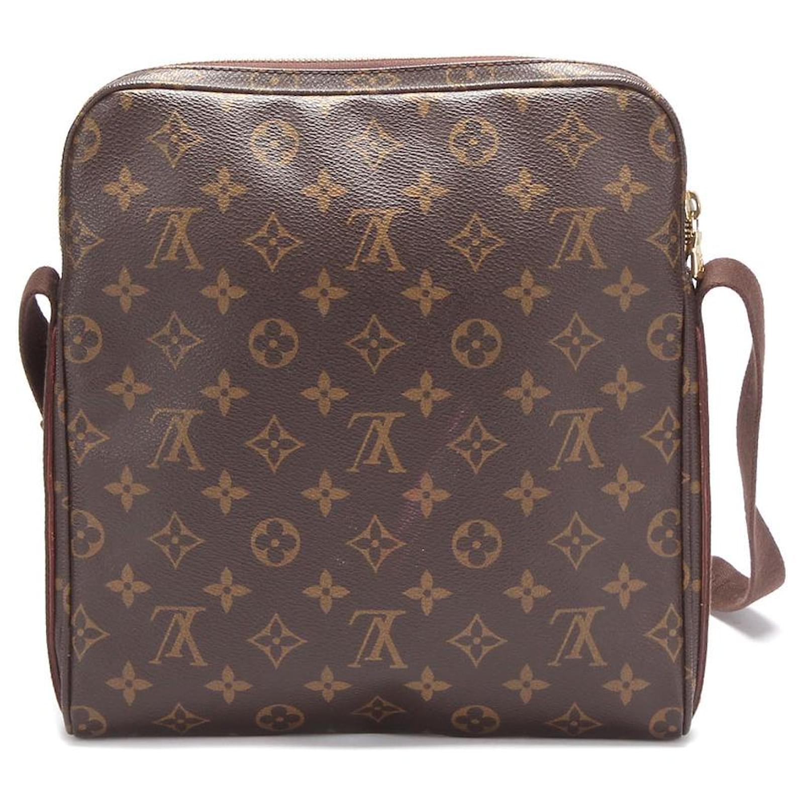 Louis Vuitton Trotter Beaubourg Brown Monogram Canvas Shoulder Bag Leather  ref.395687 - Joli Closet