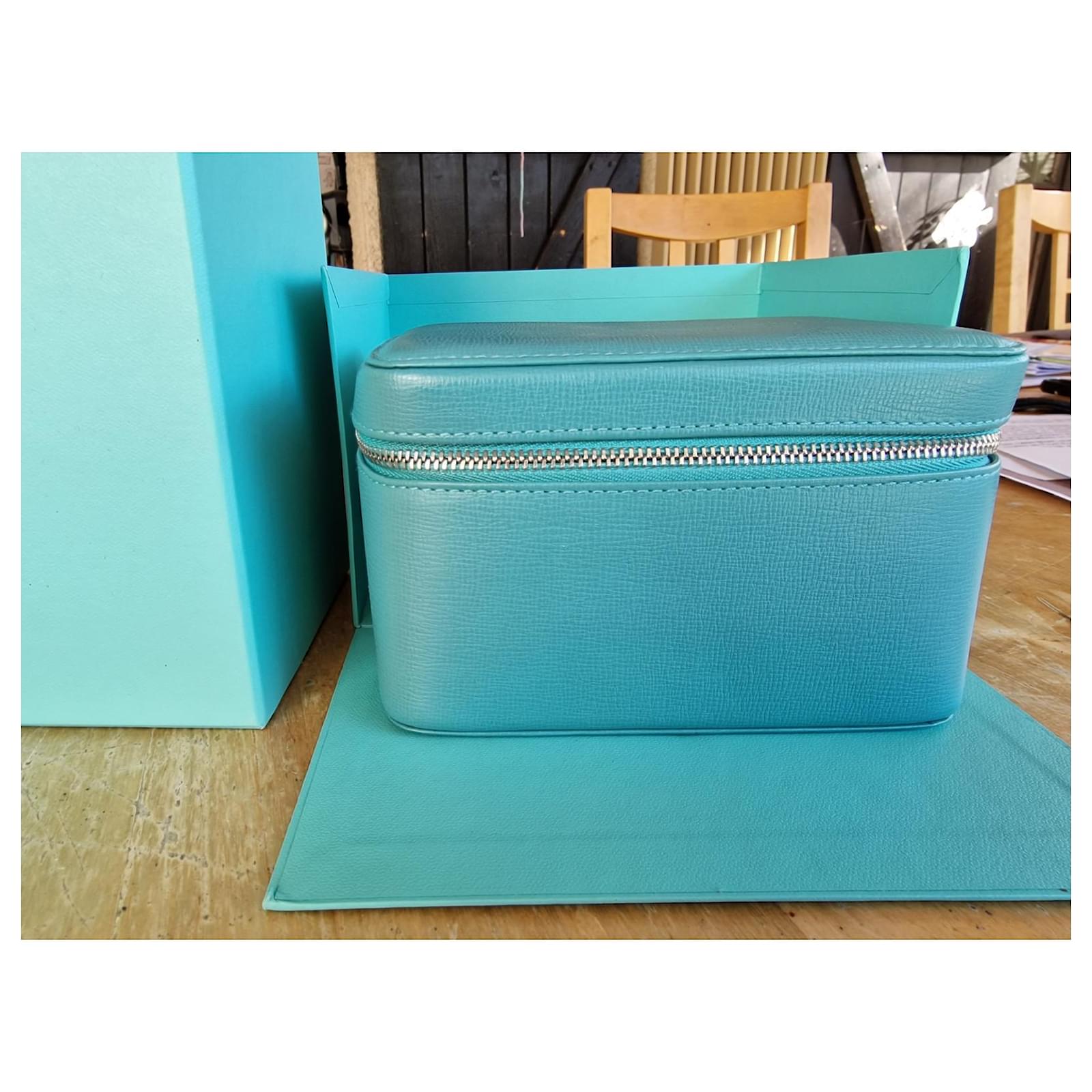 Decor  Tiffany & Co. Small Jewelry Box In Tiffany Blue® Leather. * Stian  Fjelldal