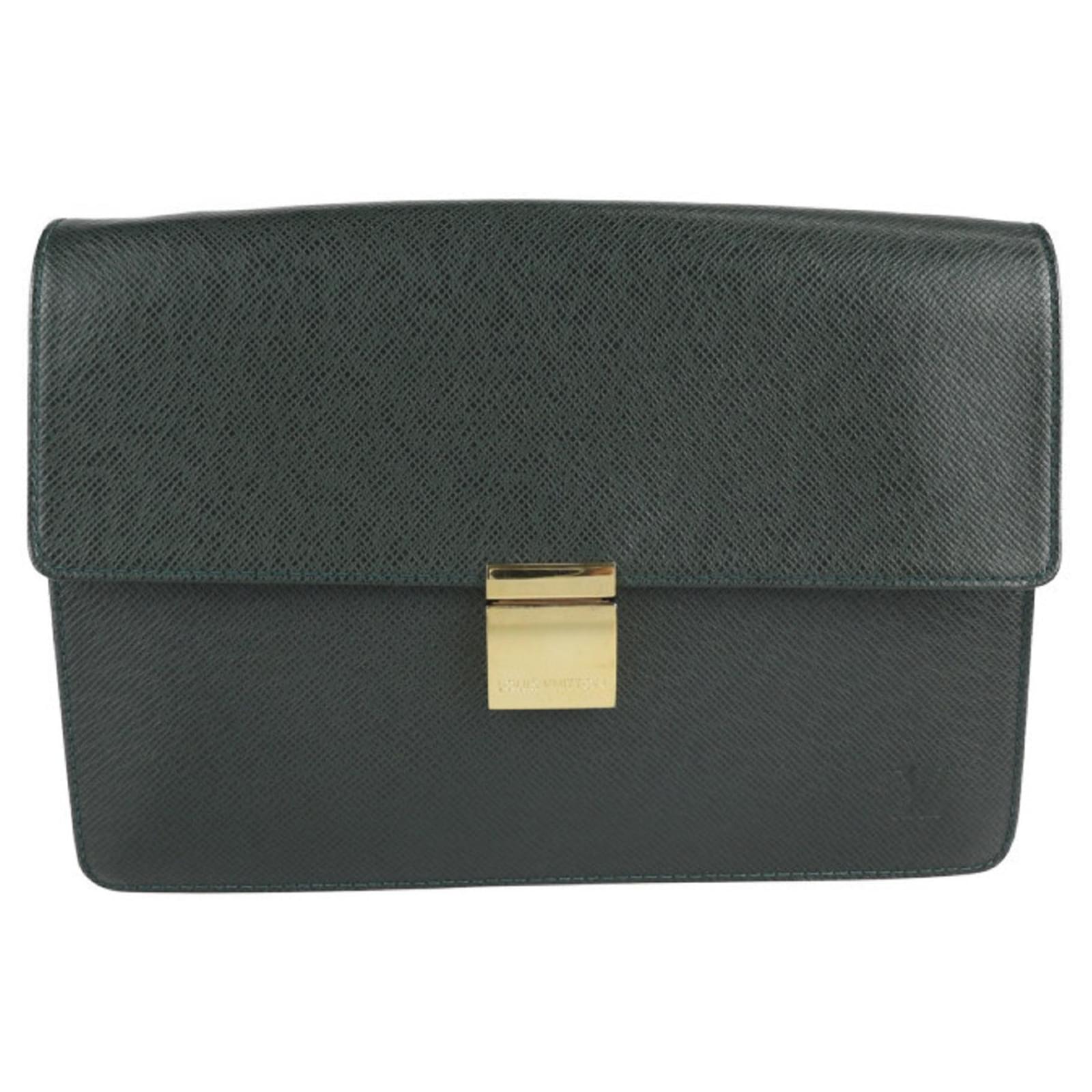 Louis Vuitton Selenga Green Leather ref.782535 - Joli Closet