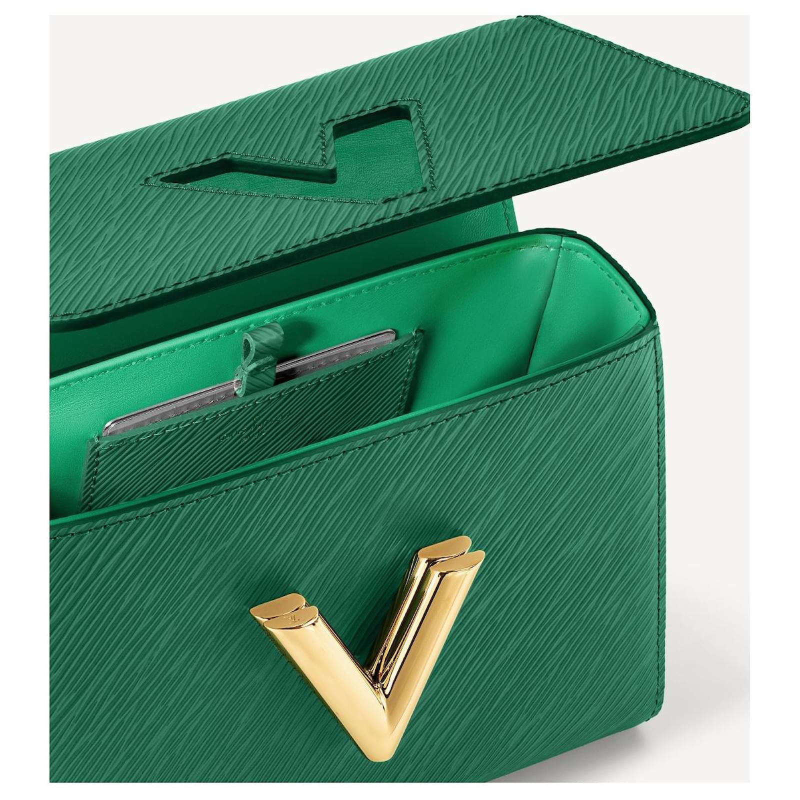 Louis Vuitton LV Twist epi green PM Leather ref.784372 - Joli Closet