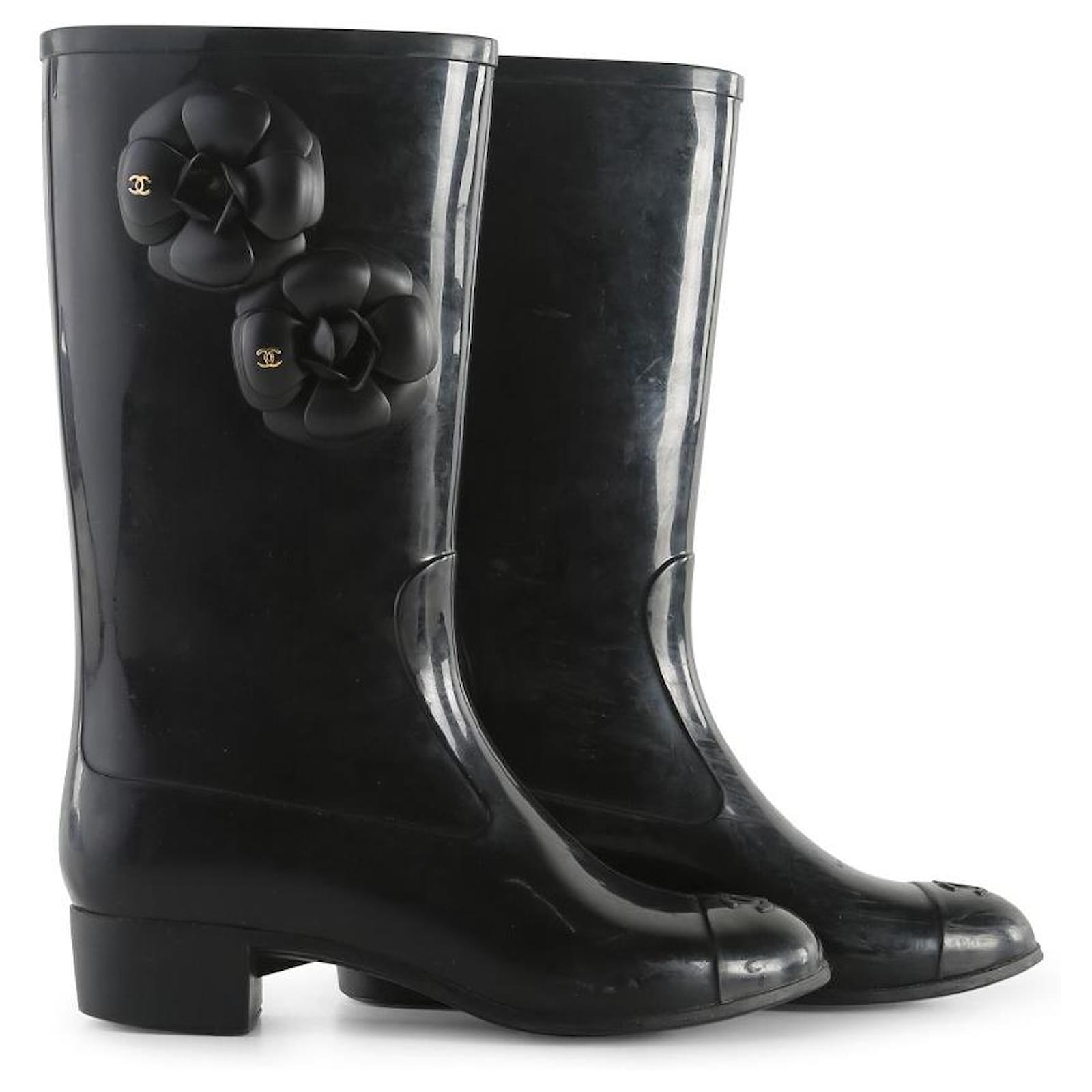 CHANEL CC Logo Camellia Flower Rain Boots Black