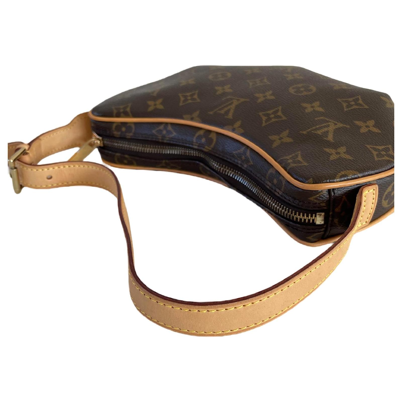 Louis Vuitton Croissant PM petite shoulderbag monogram vachetta