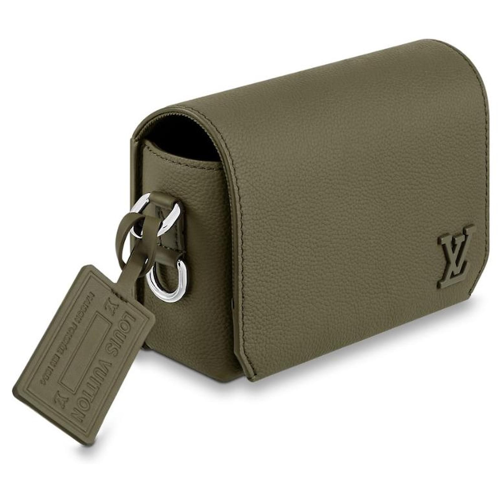 Louis Vuitton LV Fastline wearable wallet aerogram Khaki Leather ref.795496  - Joli Closet