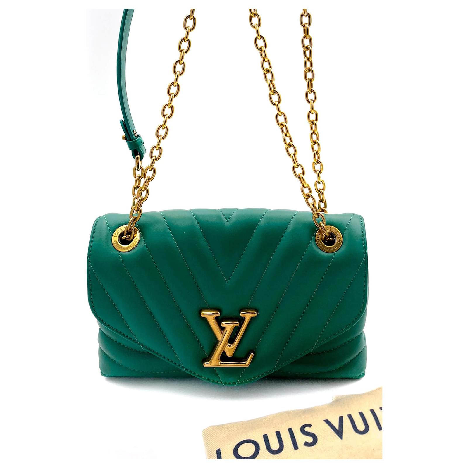 Louis Vuitton New Wave Chain MM Leather Green ref.795729 - Joli Closet