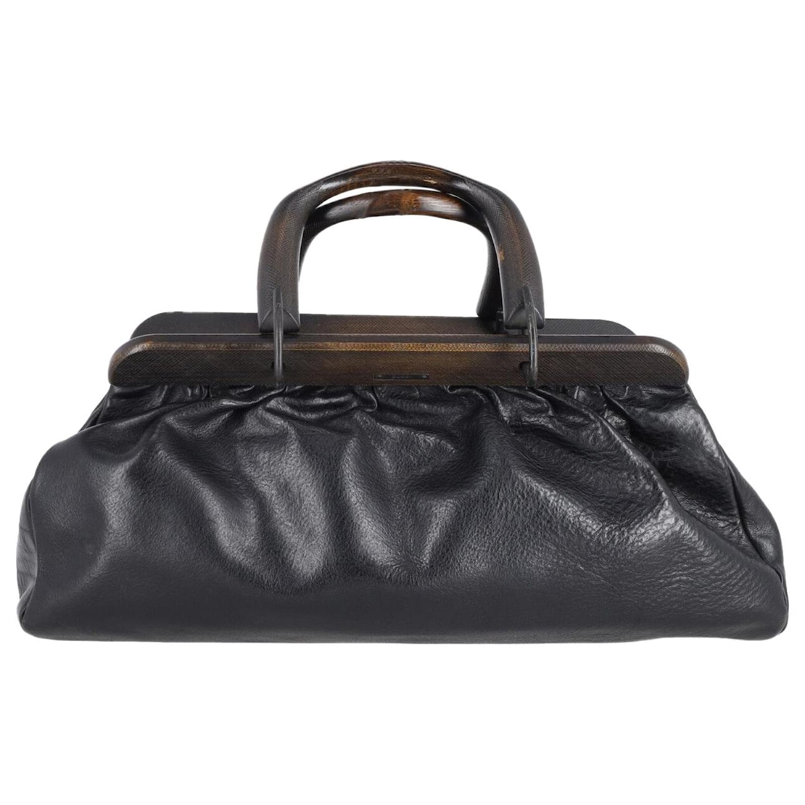 Gucci – Doctor bag by Tom Ford in buffalo leather with wooden handles.