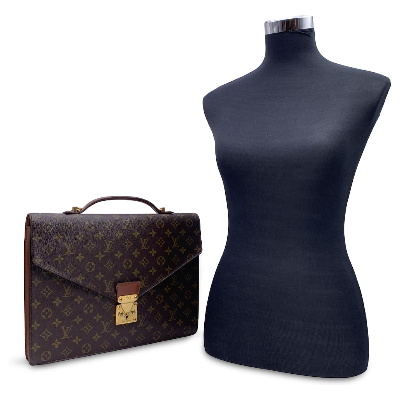 Beautiful piece from the past LV Serviette Conseiller Briefcase in