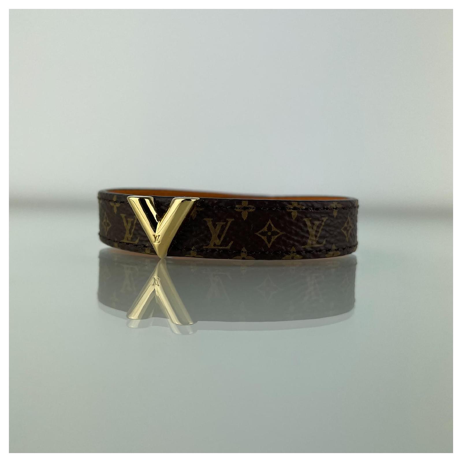 Essential V cloth bracelet