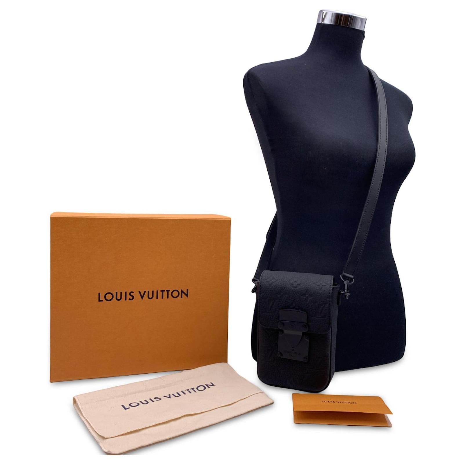 M81524 Louis Vuitton Taurillon Monogram S-Lock Vertical Wearable