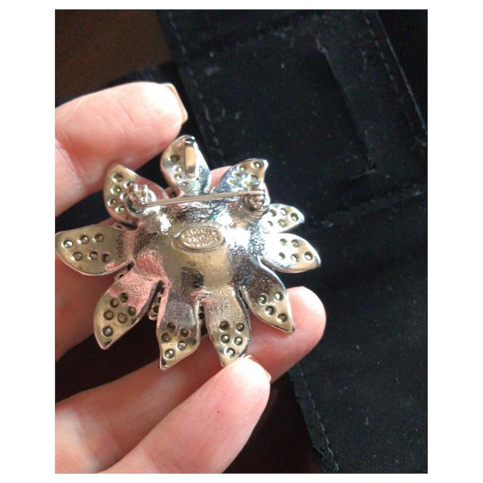 Chanel 05a 2005 Fall Crystal Flower Pin Brooch Silver Metal with Center ...