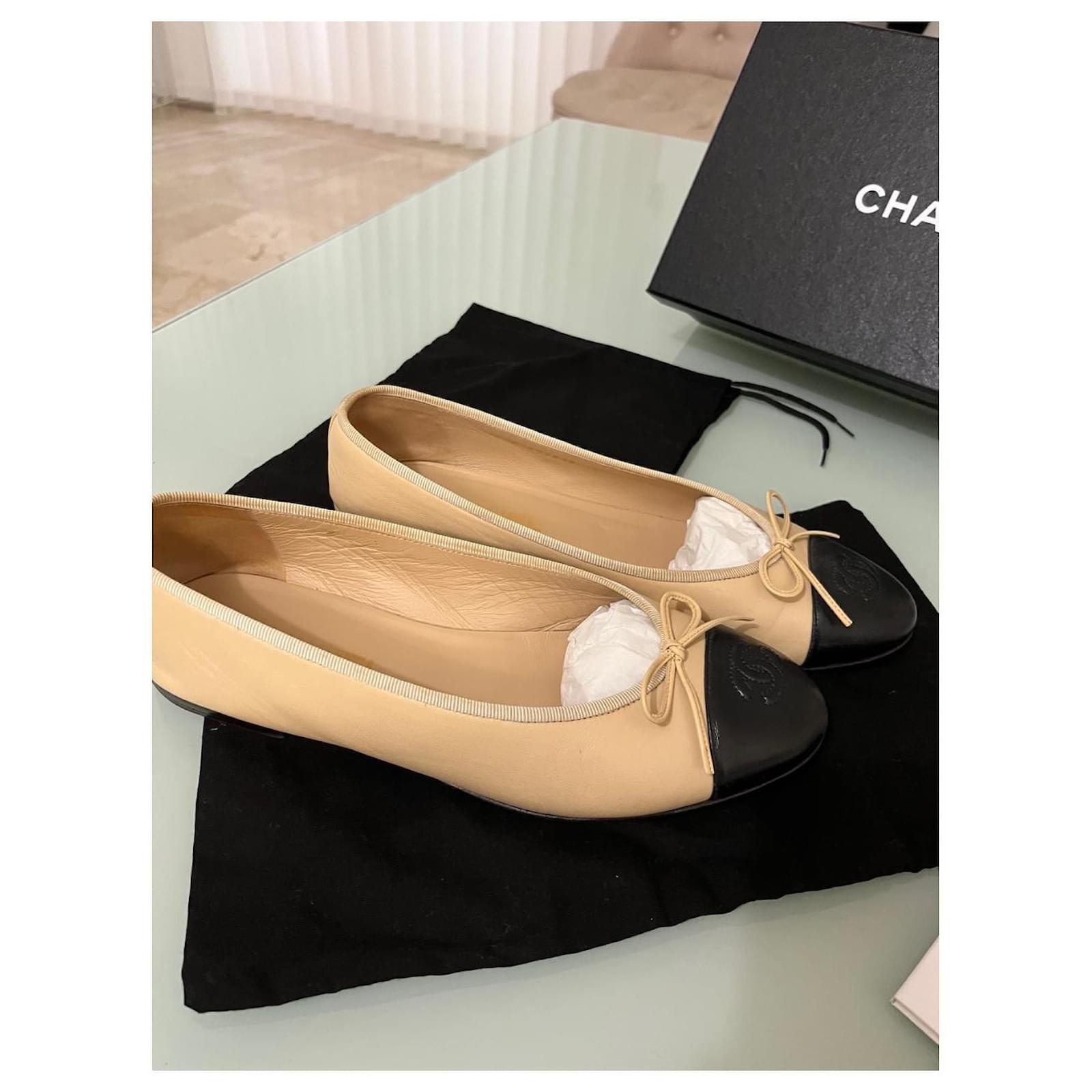 Beige and black Chanel ballet flats size 39,5 Leather ref.801057