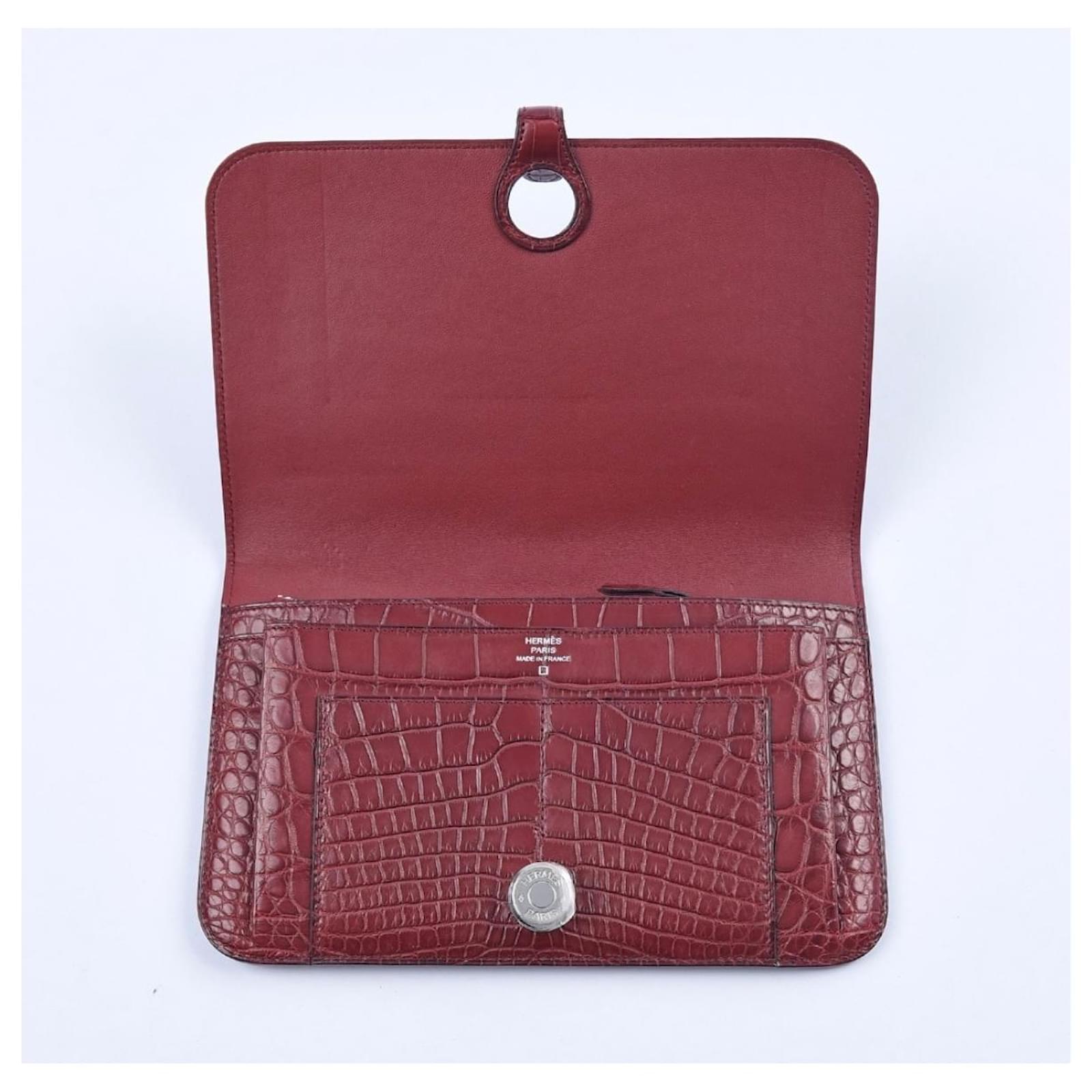 Dogon Hermès Wallets Dark red Leather ref.801171 Joli Closet