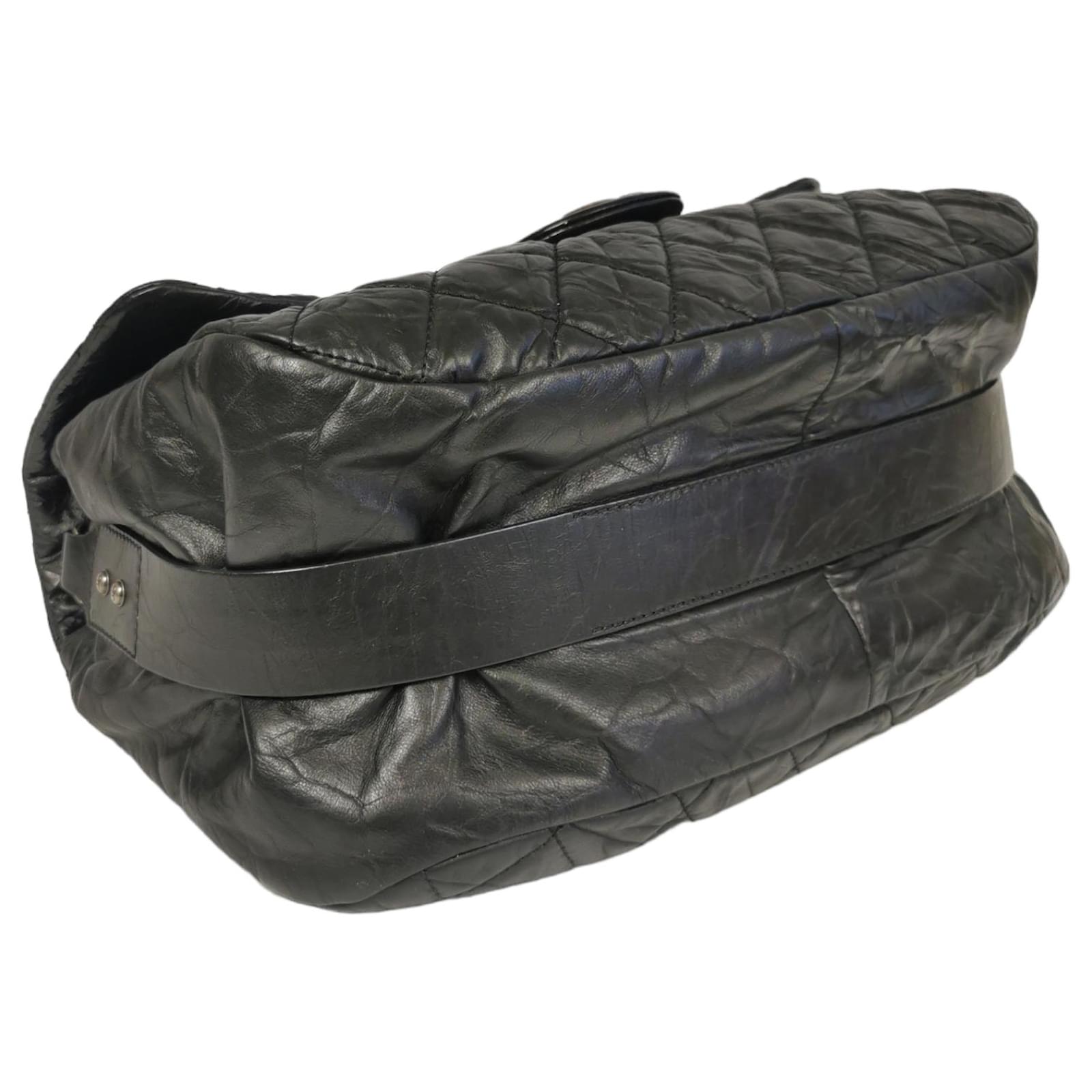 Chanel Flap Bag Large Black Crinkled Leather ref.803493 - Joli Closet