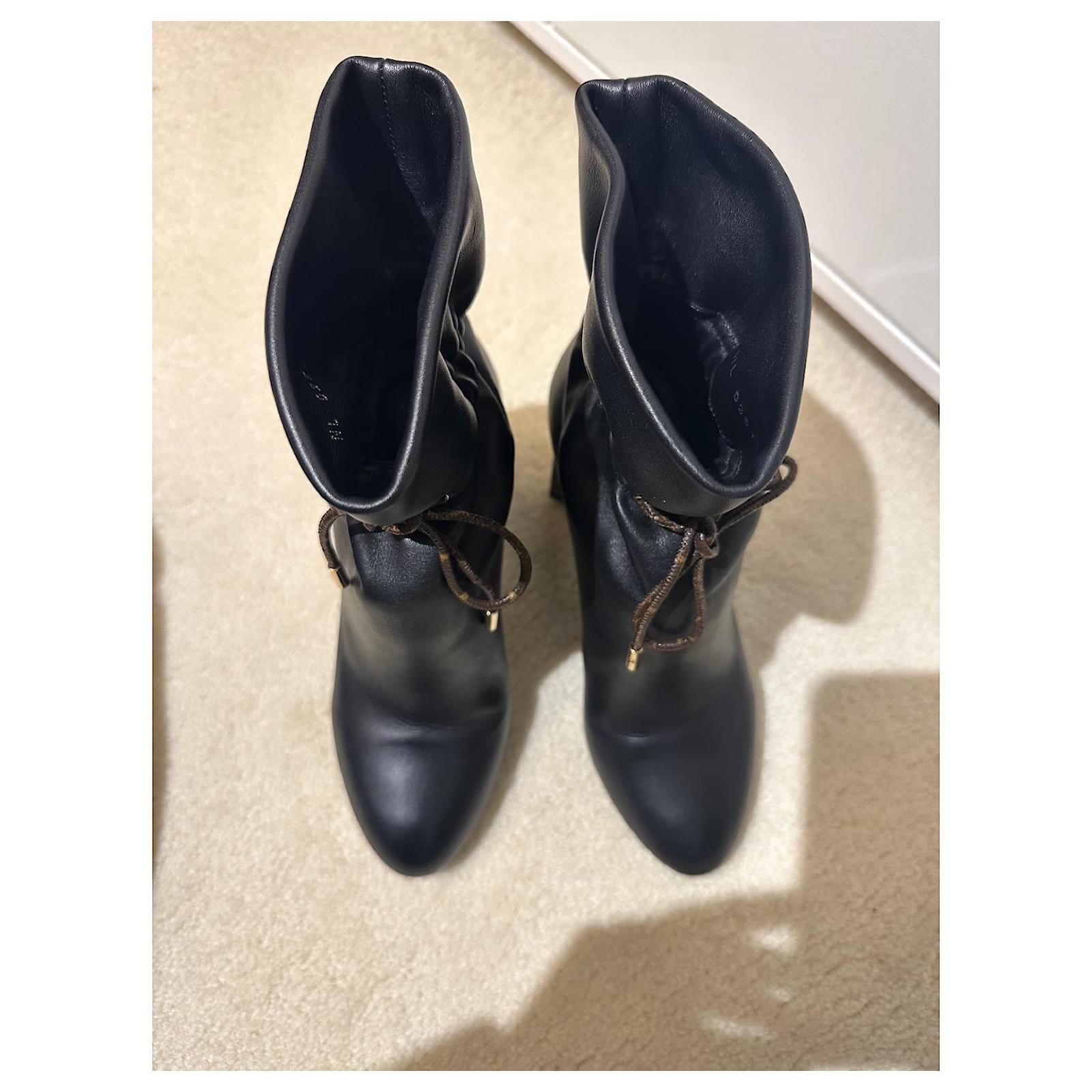 Louis Vuitton LV Silhouette Monogram Ankle Boots White 35 / Ecru