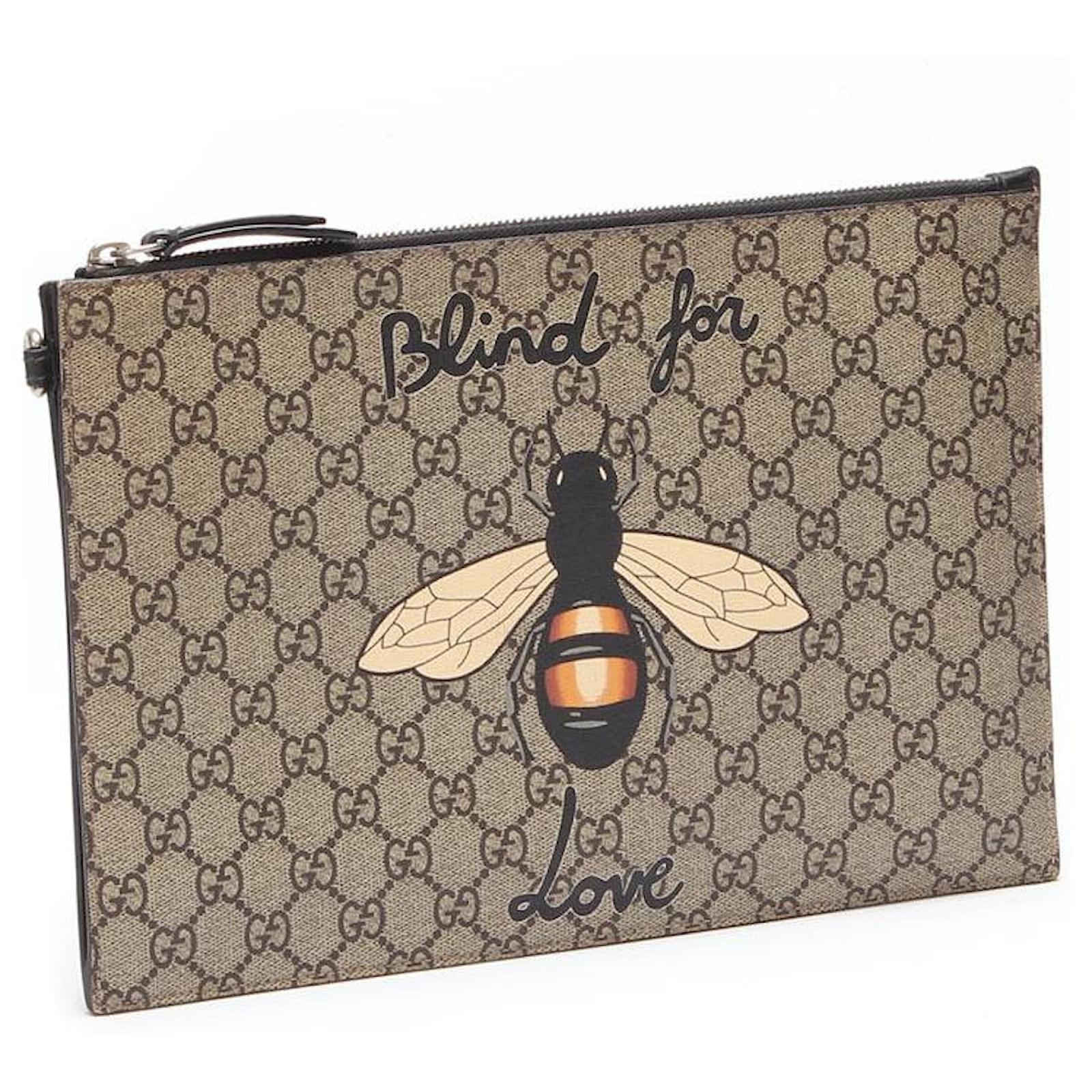 Gucci GG Supreme Bee Clutch Bag Brown ref.804360 - Joli Closet