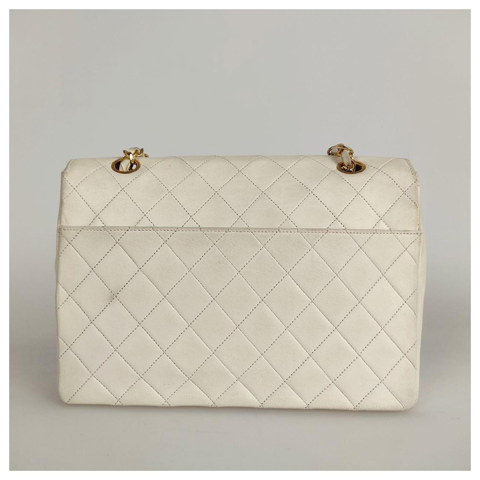 Chanel bag Classica Timeless Matelassè single flap in white leather