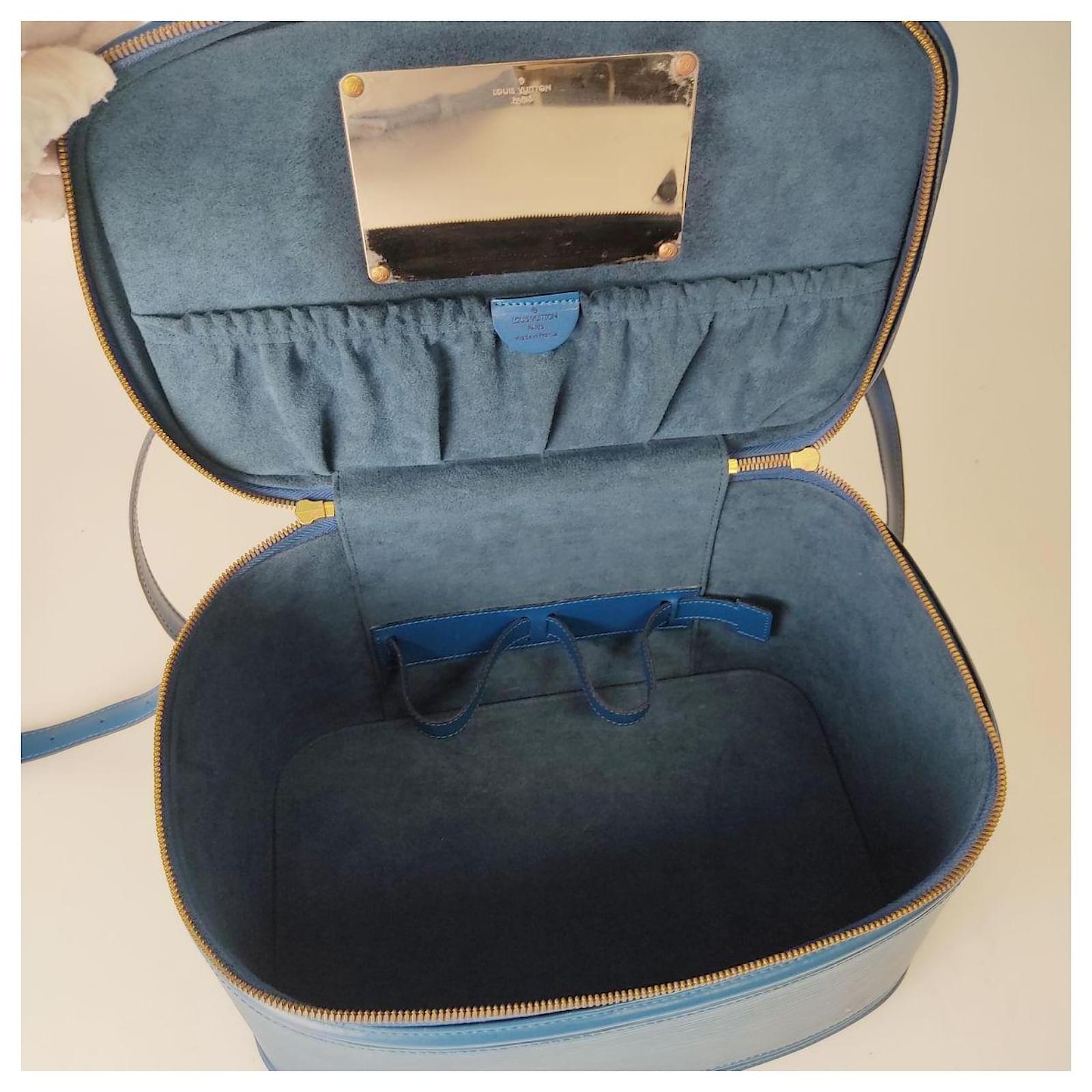 Louis Vuitton Beauty Case Vanity Epi light blue bag Leather ref.805972 -  Joli Closet