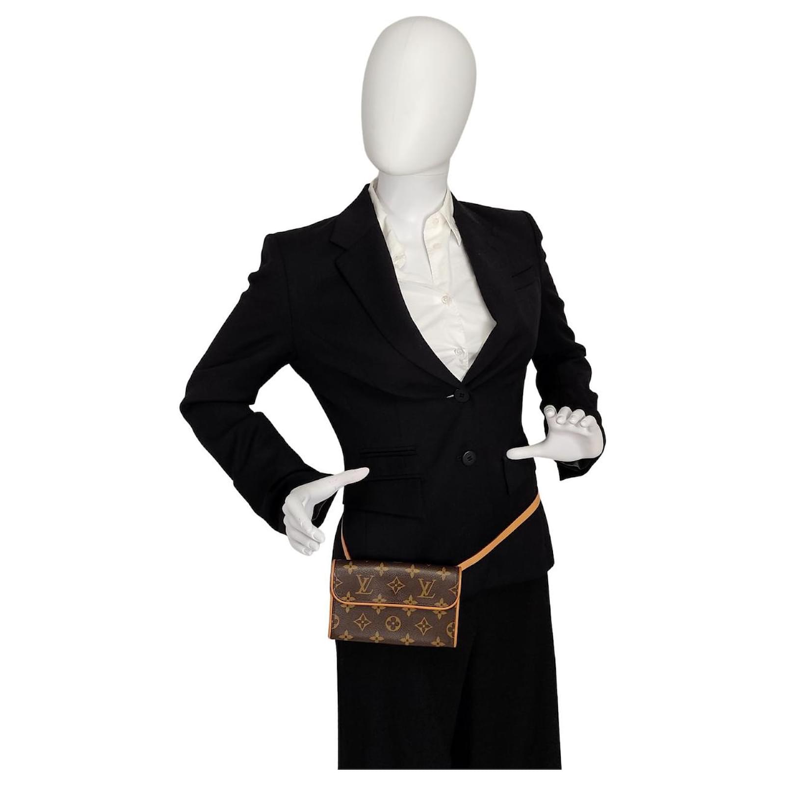 Louis Vuitton Pochette Florentine Brown Cloth ref.922613 - Joli Closet