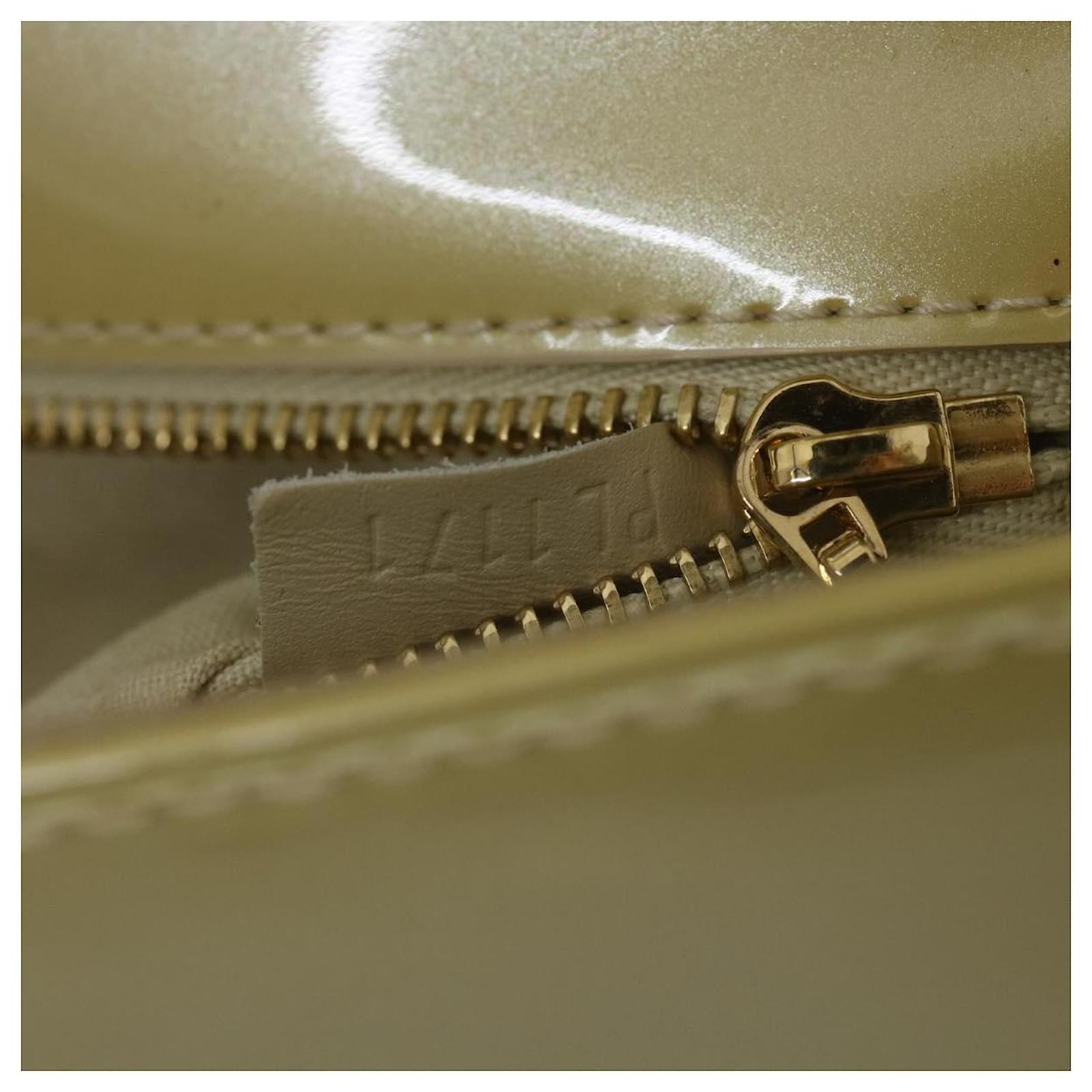 LOUIS VUITTON Monogram Vernis Sorby Clutch Bag Beige MLS615 LV Auth 36158  Patent leather ref.806652 - Joli Closet