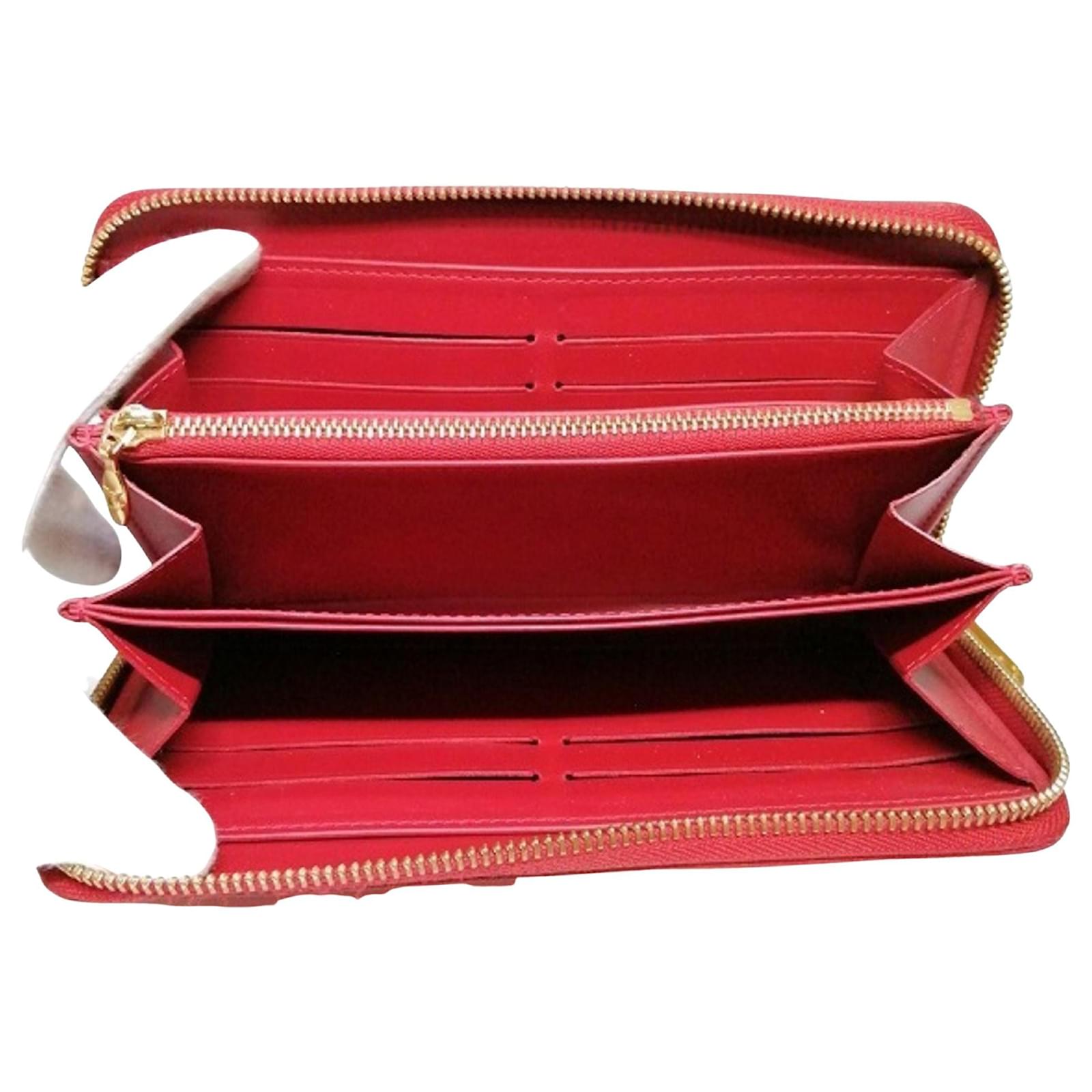 Louis Vuitton Red Patent leather ref.819288 - Joli Closet